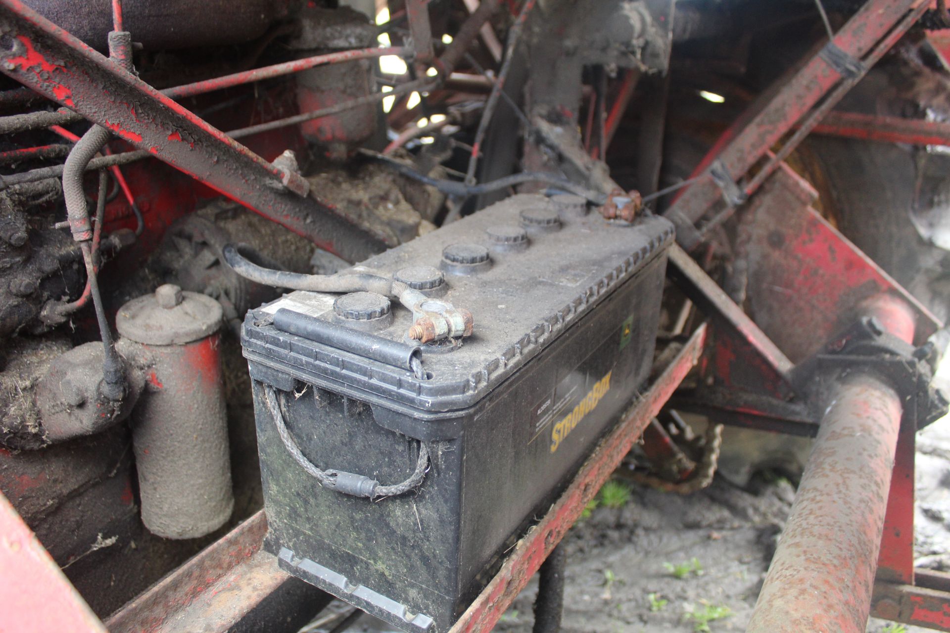 Massey Ferguson 788 8ft cut combine. Registration EBJ 851C (no paperwork). 12.4/11-28 front wheels - Image 49 of 53