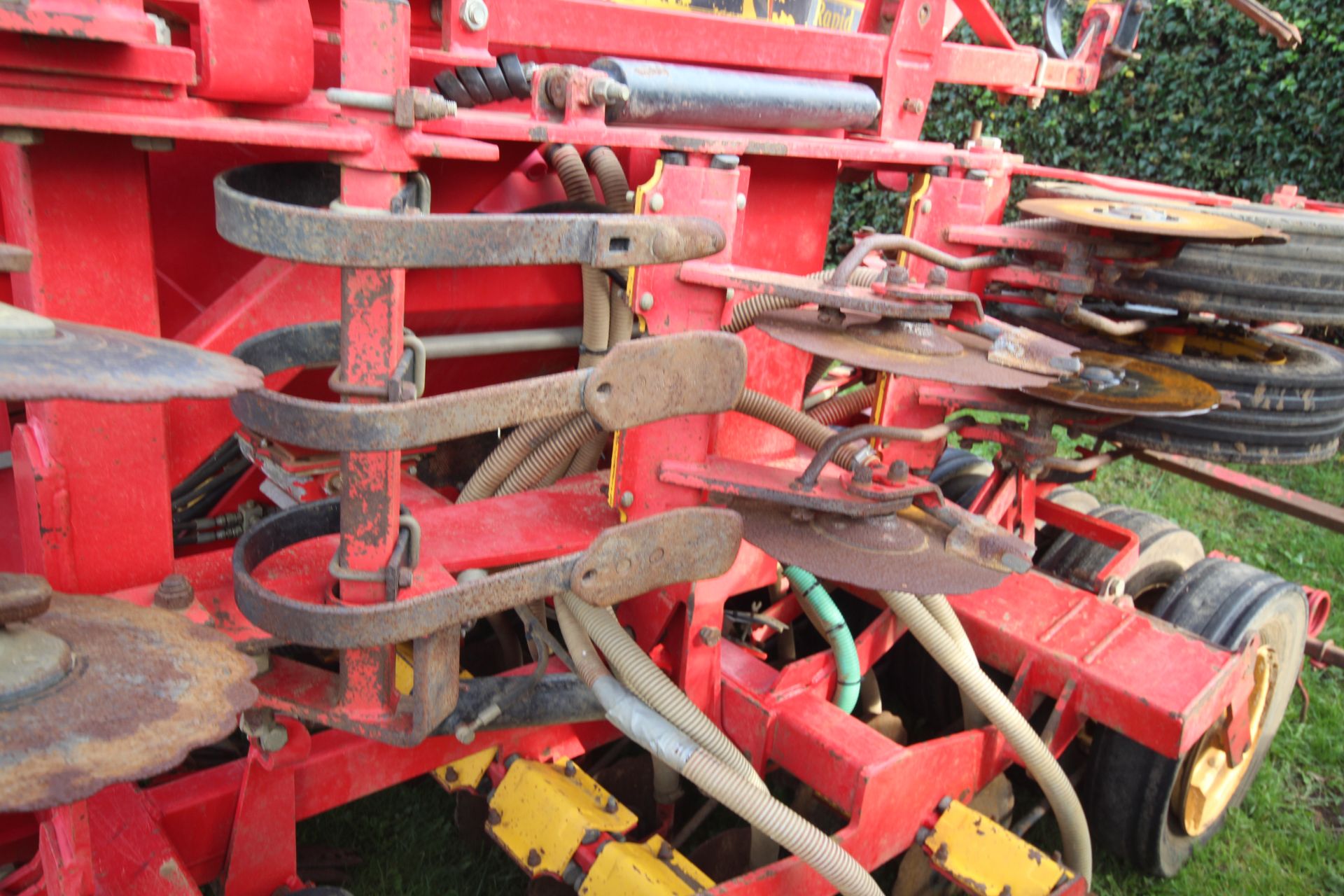 Vaderstad Rapid 400F 4m System Disc drill. With smooth tyre packer, front packer and spares. Control - Image 18 of 56