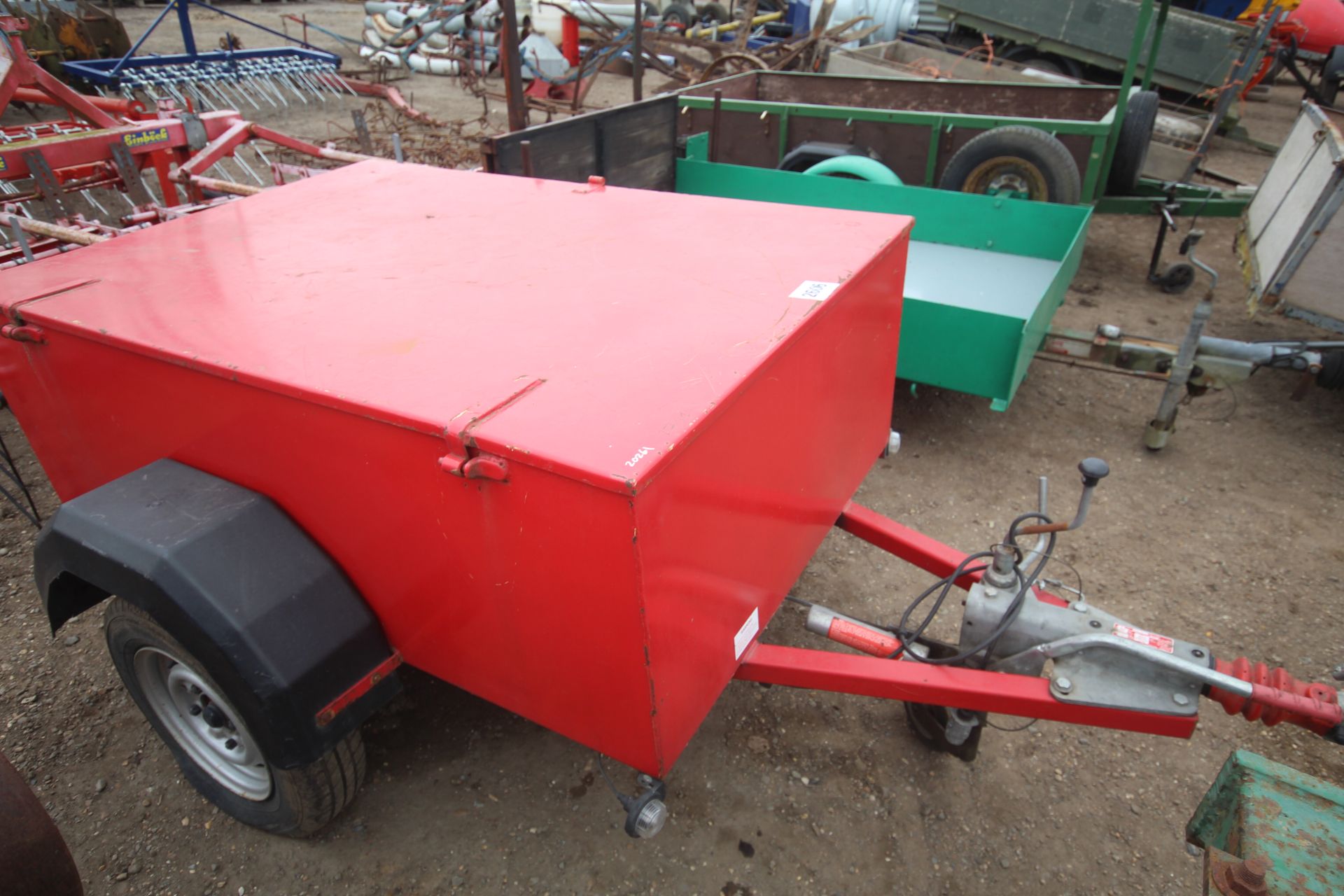 Scott Trailers single axle double skin chemical trailer. With lockable lid and unused spare wheel. - Image 15 of 17