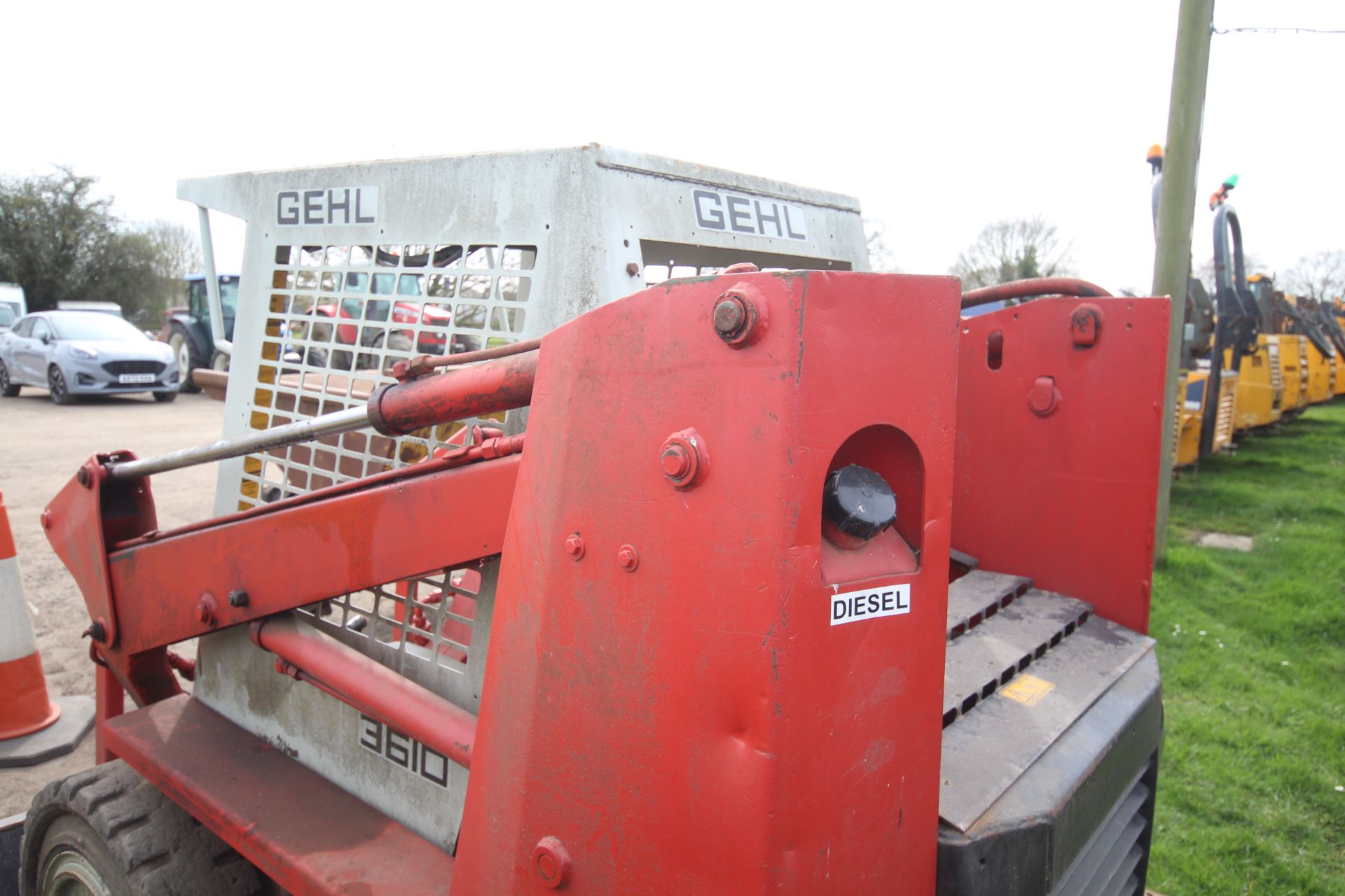 Gehl 3610 skid steer loader. With pallet tines and bucket. Key held. - Image 16 of 35