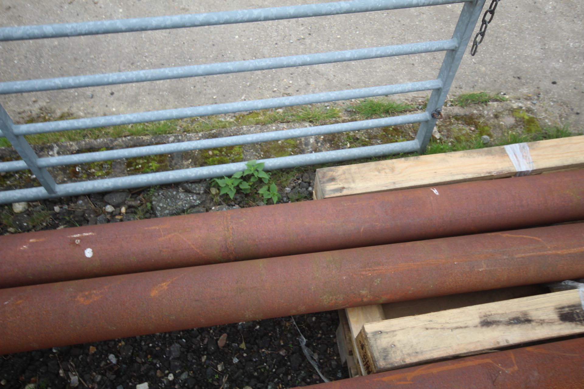 2x lengths of heavy duty steel tube. - Image 3 of 7