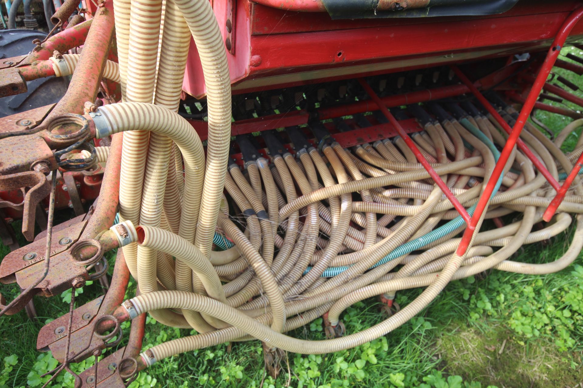 Massey Ferguson/ Vicon LZ510 hydraulic folding Suffolk coulter drill. - Image 12 of 25