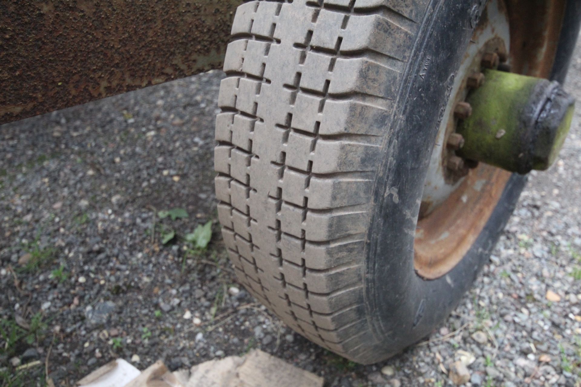 Ferguson 3T single axle tipping trailer. Vendor reports that is it sfitted with 7.50-16 Blockley - Image 11 of 21