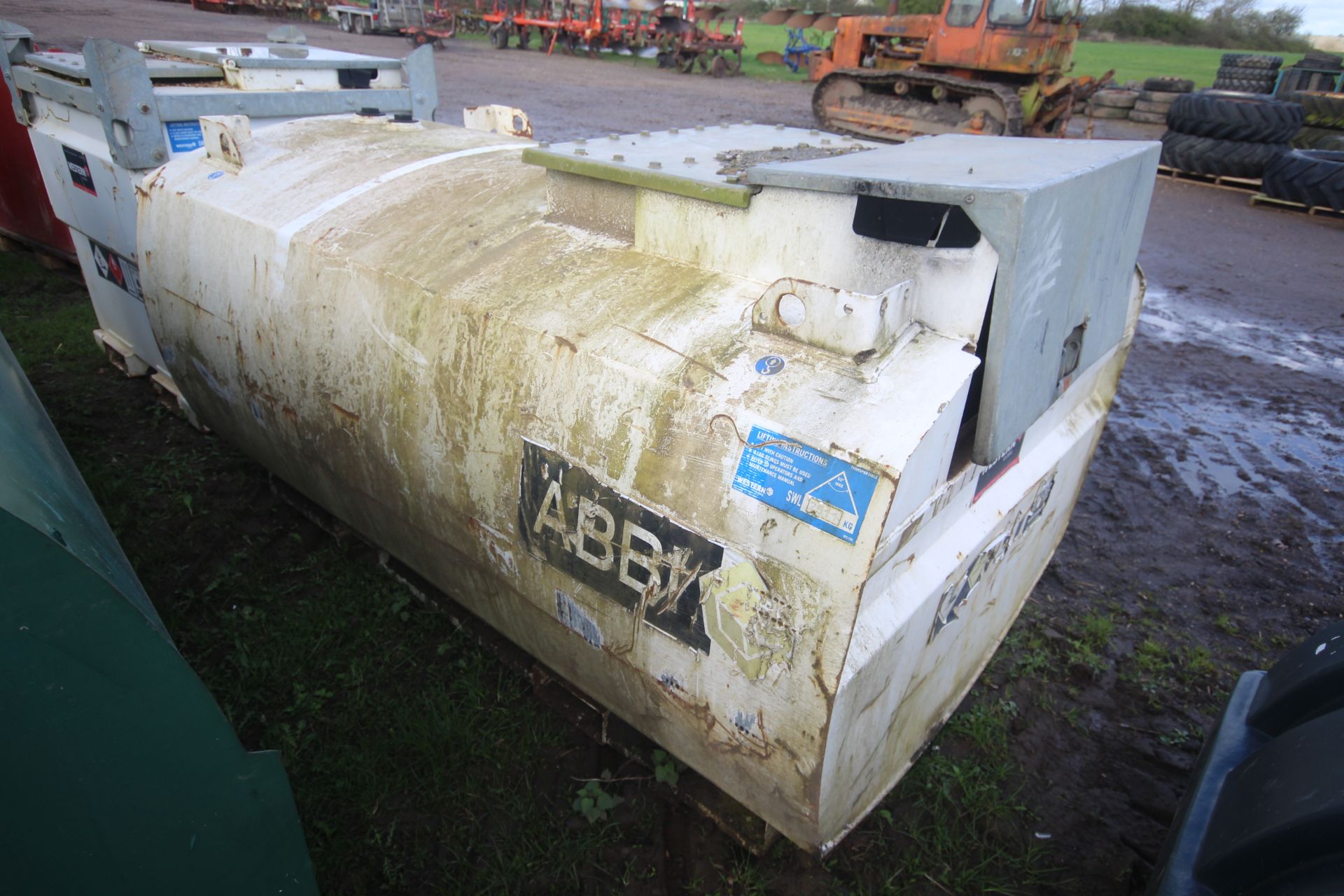 Western Abbi 1,940L bunded steel site fuel tank. With manual pump. For sale on behalf of the - Bild 2 aus 8