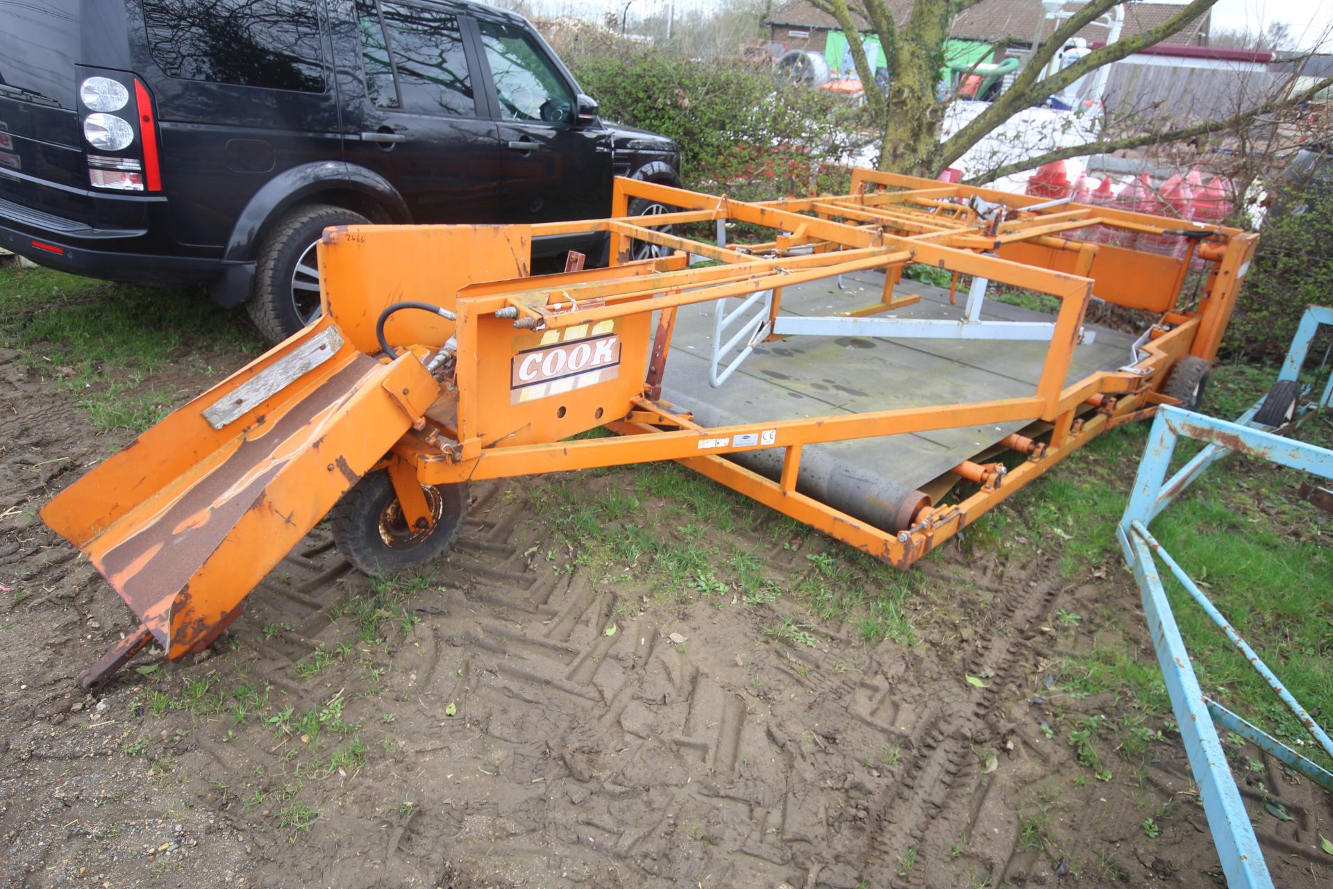 Ritchie Cook high capacity flat 8 belt sledge. 1999. Serial number 981 297. With baler drawbar,