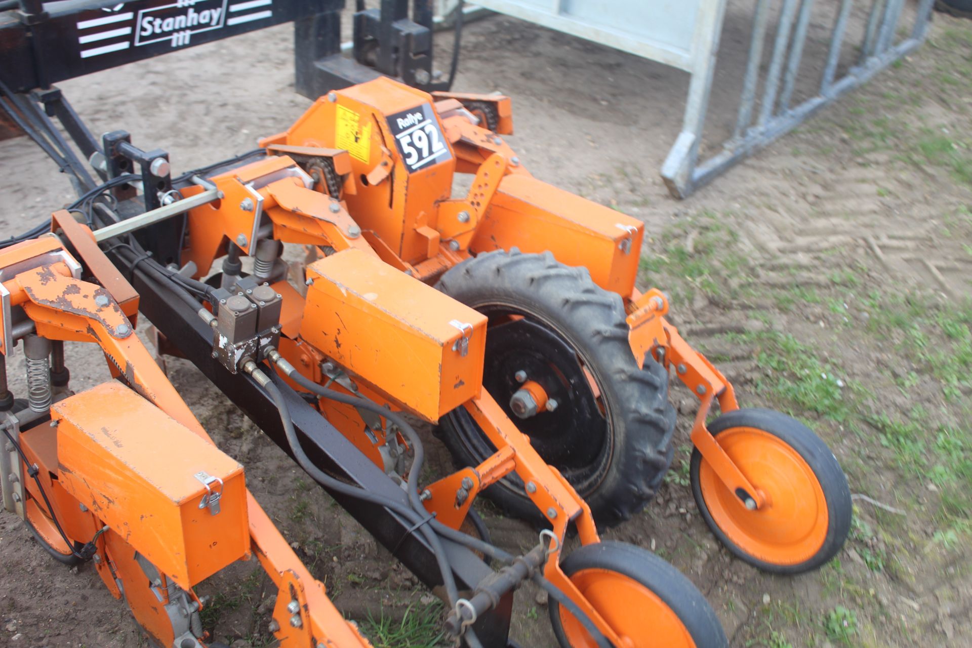 Stanhay Rallye 592 hdraulic folding 12 row beet drill. With bout markers. V - Image 20 of 28