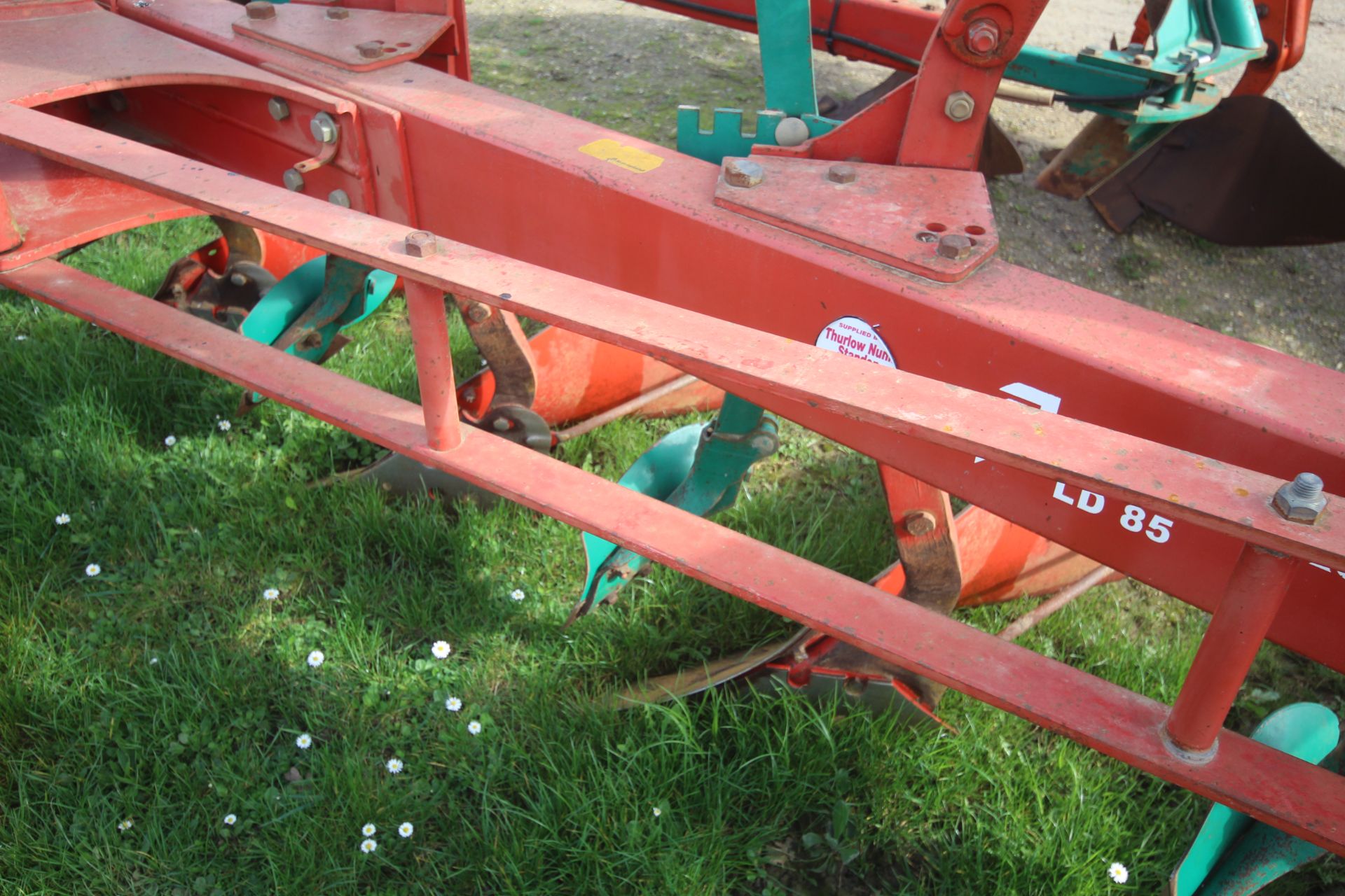 Kverneland LD85 5F reversible plough. With press arm. V - Image 23 of 29