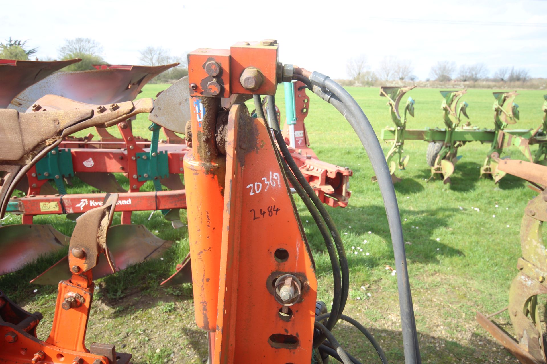 Kuhn Multimaster 121 4+1F reversible plough. Type M121 5ET. Serial number H1985. May 2002. Manual - Image 2 of 26