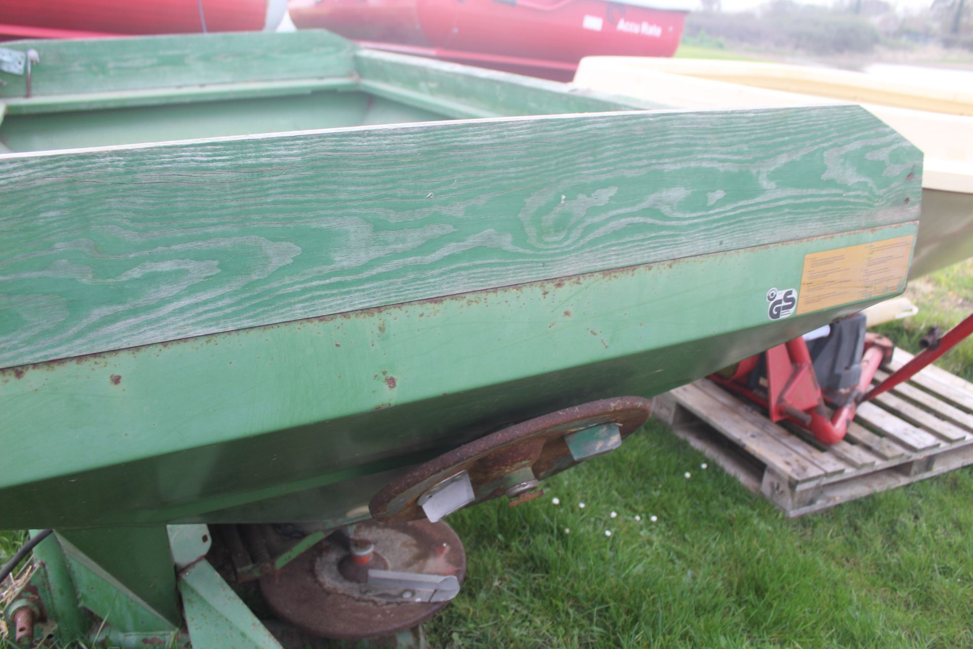 Amazone ZA-U 1001 twin disc fertiliser spreader. For sale due to retirement. V - Image 5 of 14