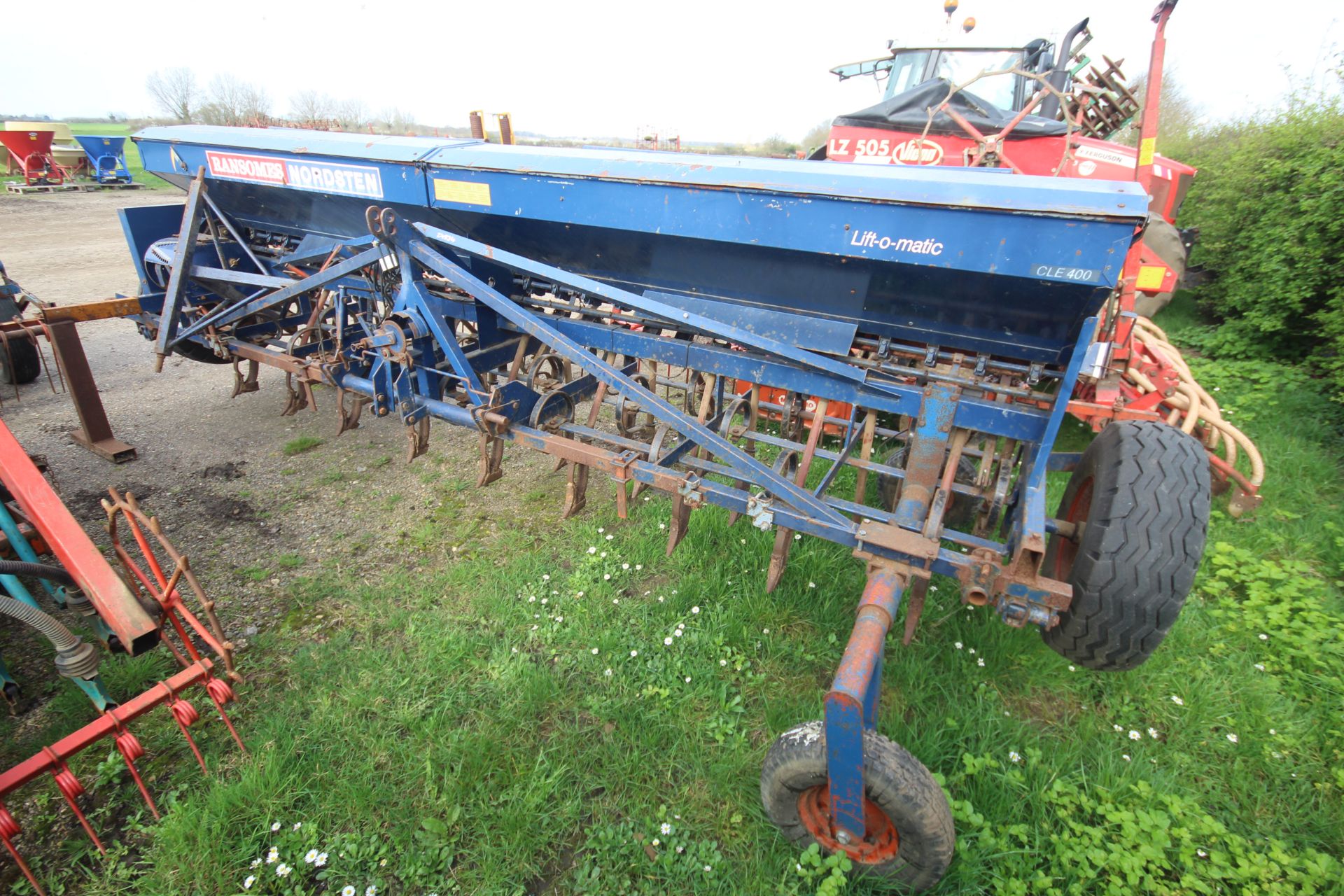 Nordsten 3m spring tine drill. Previously used for maize. Manual held. V - Image 25 of 56