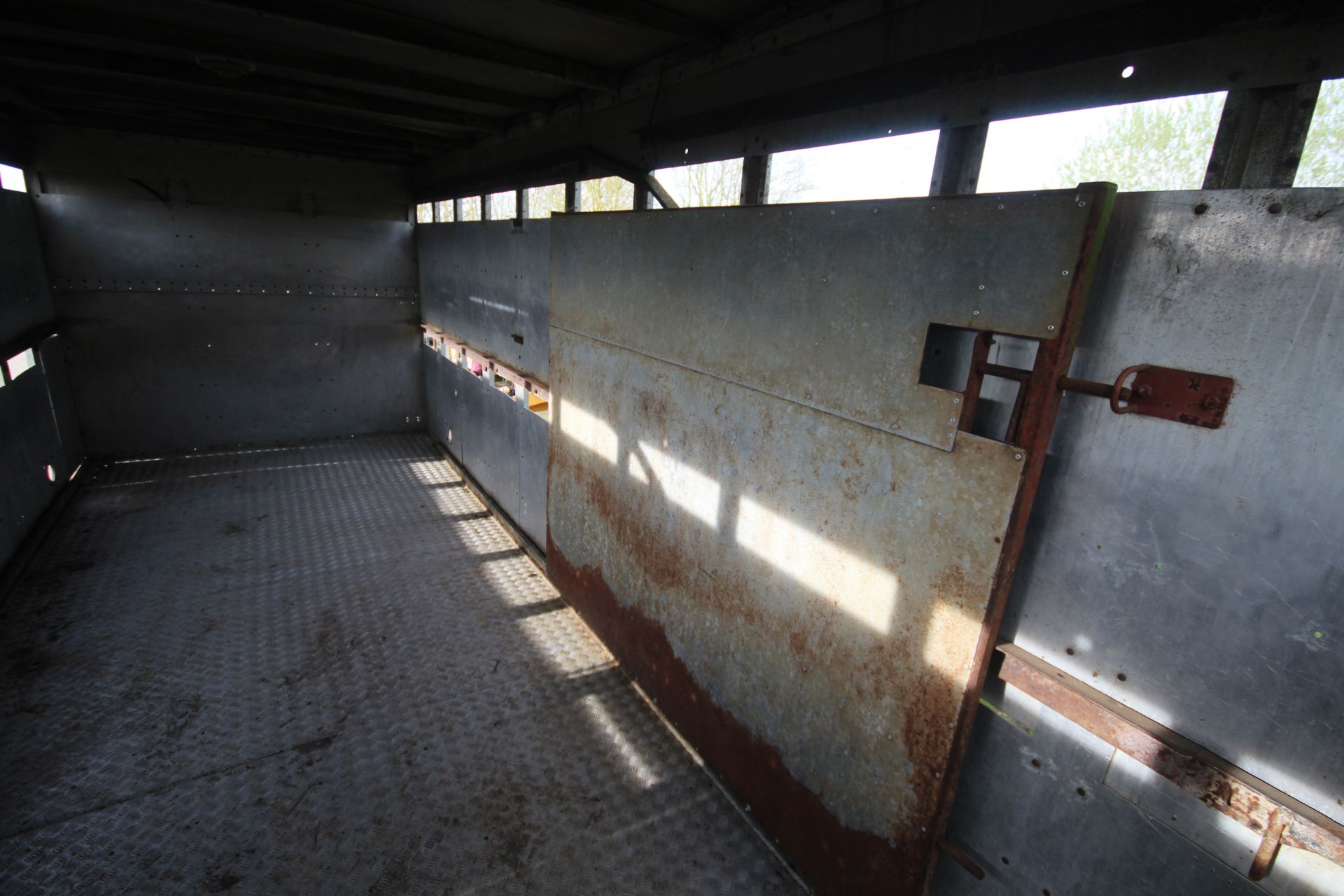 19ft 6in twin axle tractor drawn livestock trailer. Ex-lorry drag. With steel suspension and twin - Image 28 of 34