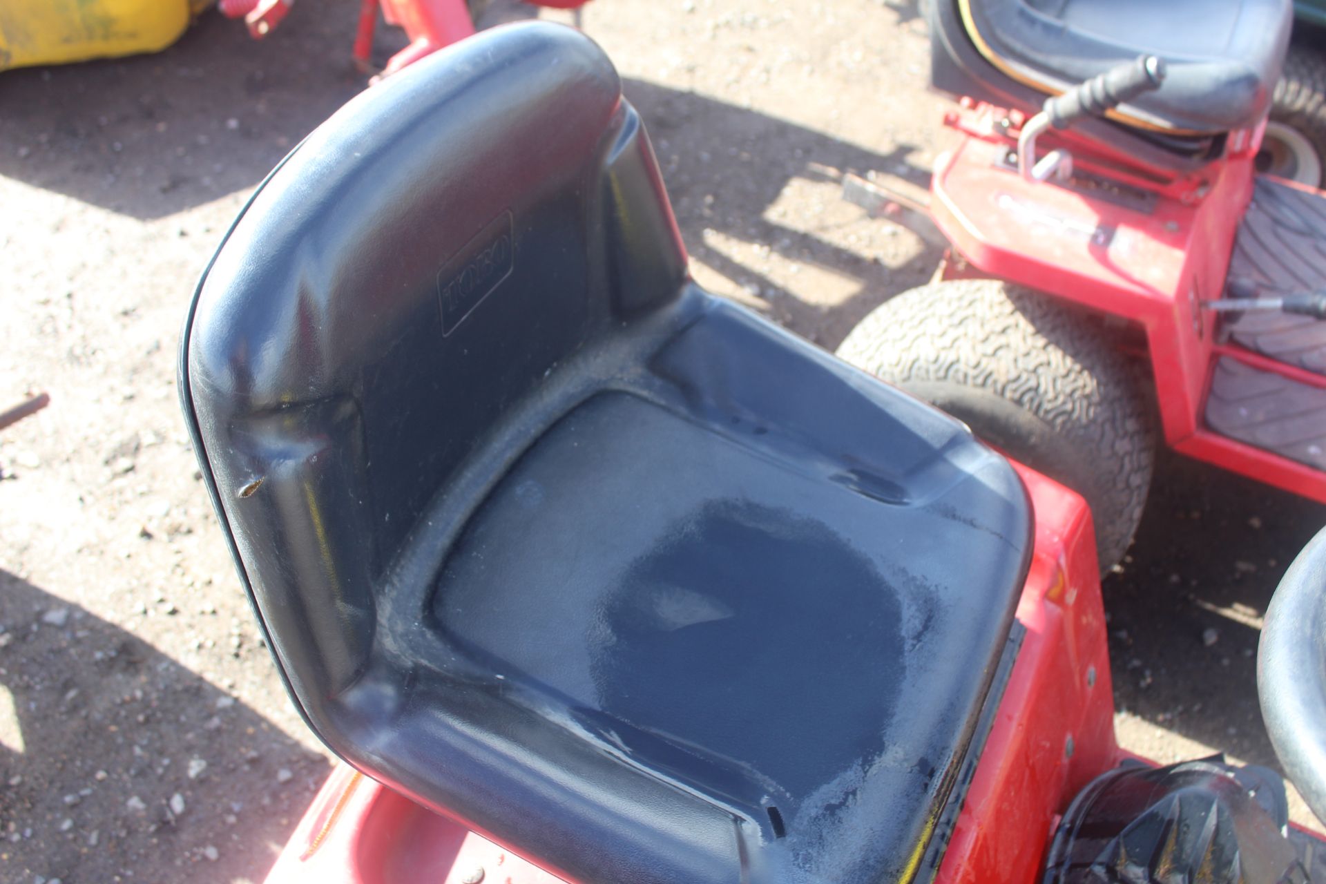 Wheel Horse Toro 38in ride-on mower. Key, Manual held. V - Image 13 of 22