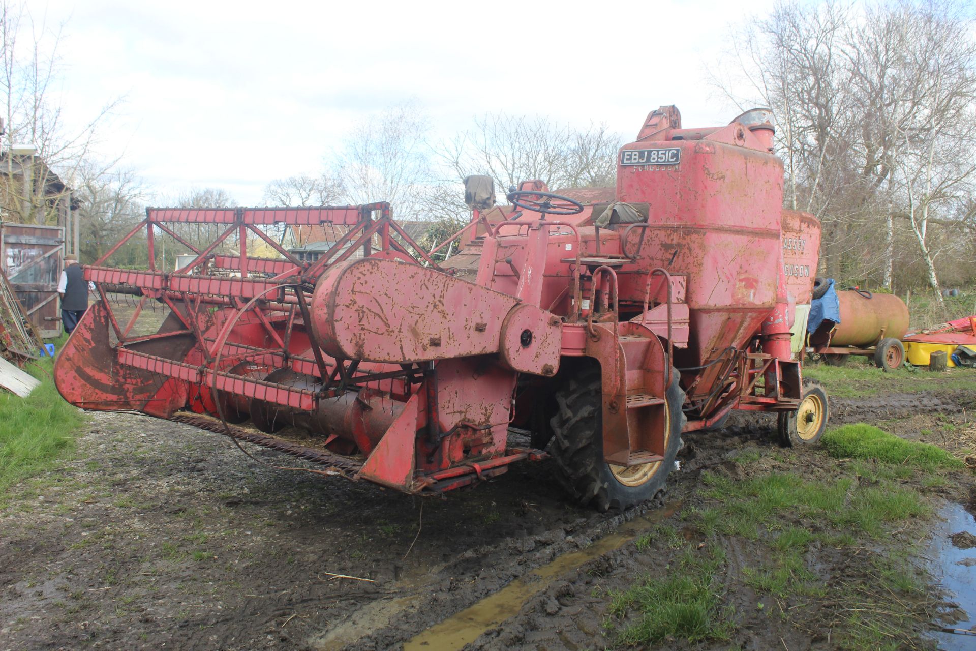 Massey Ferguson 788 8ft cut combine. Registration EBJ 851C (no paperwork). 12.4/11-28 front wheels