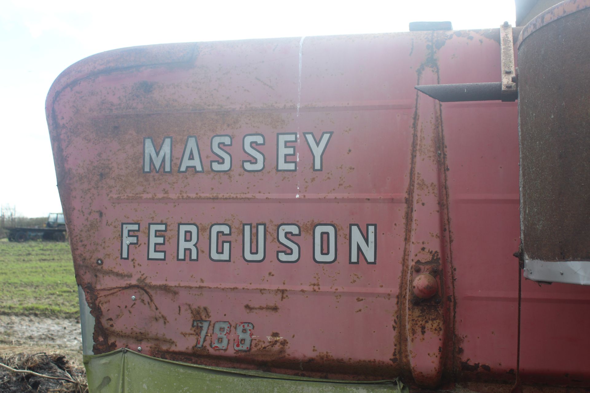 Massey Ferguson 788 8ft cut combine. Registration EBJ 851C (no paperwork). 12.4/11-28 front wheels - Image 42 of 53