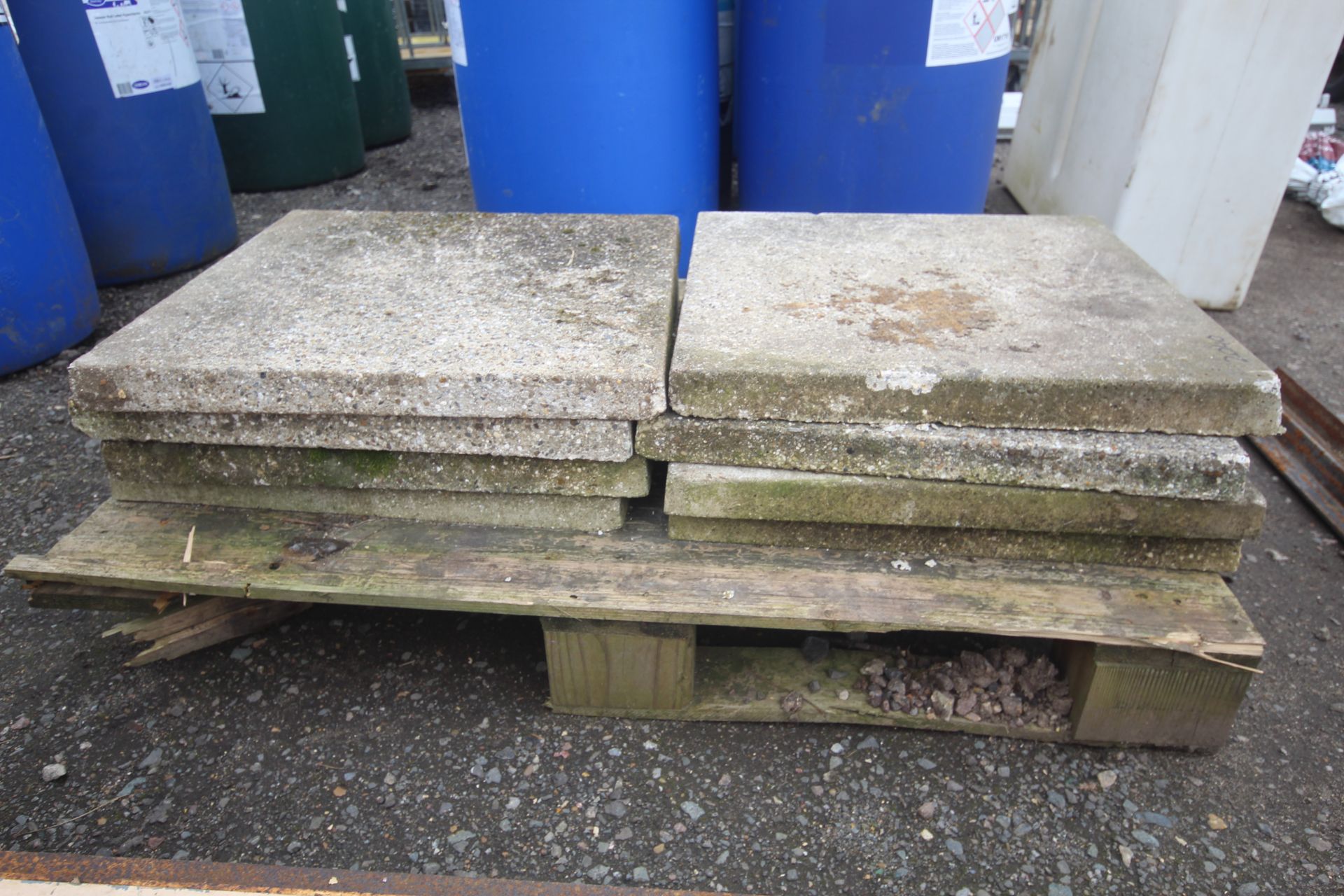 8x paving slabs.