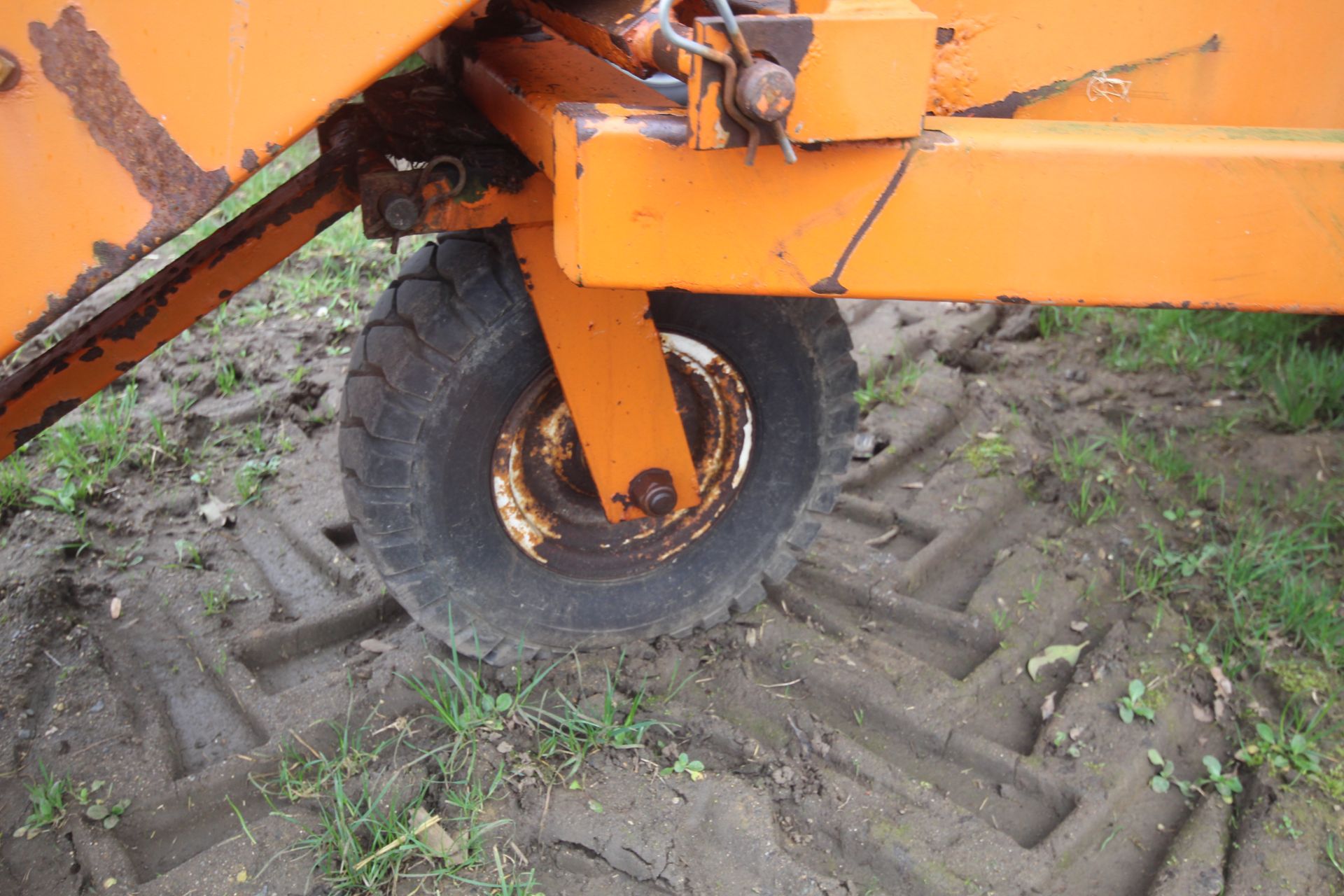 Ritchie Cook high capacity flat 8 belt sledge. 1999. Serial number 981 297. With baler drawbar, - Image 3 of 20