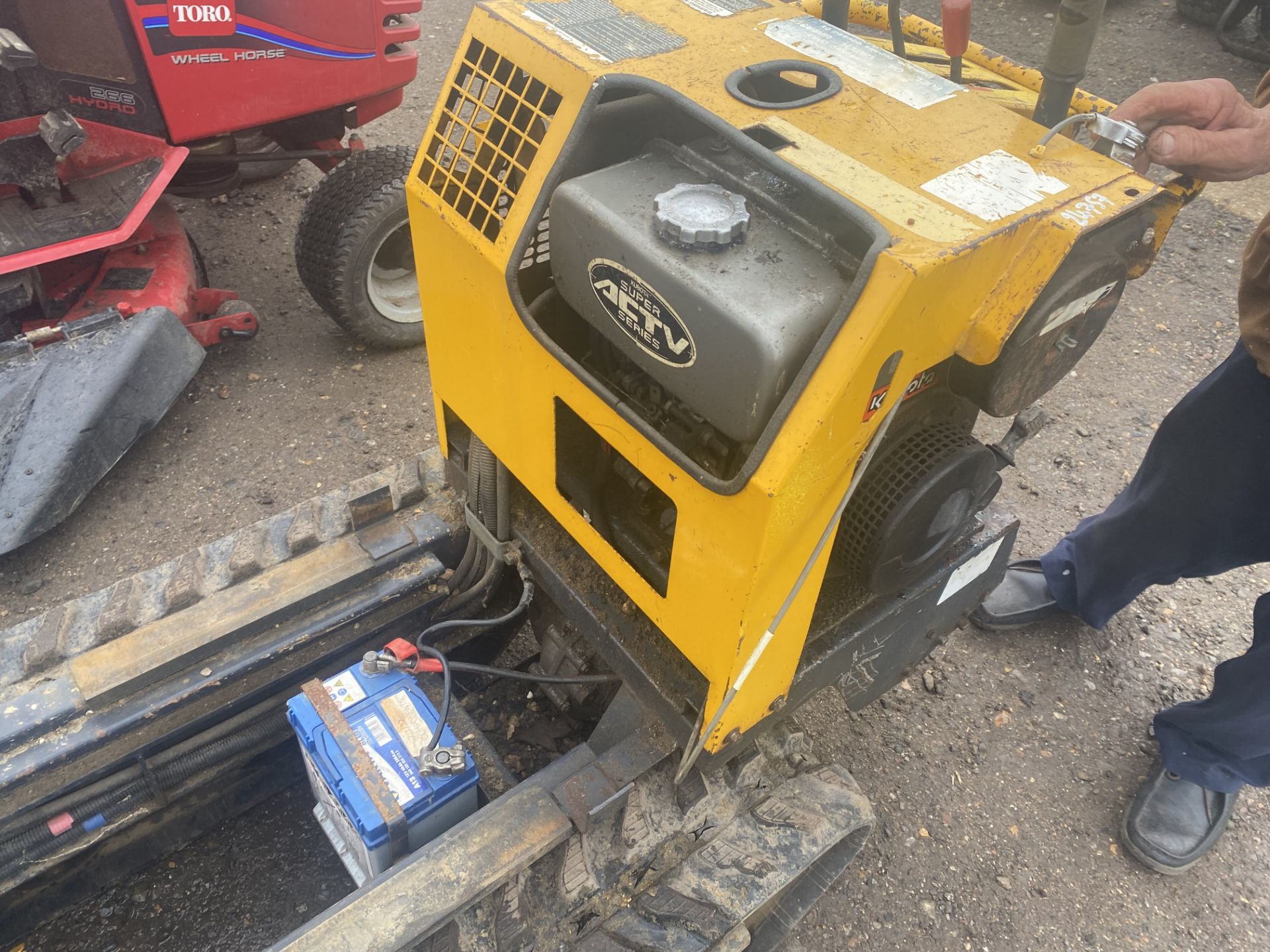 WB06 HighLift tracked pedestrian high tip dumper. 3,318 hours. With Kubota diesel engine. Key held. - Image 25 of 35