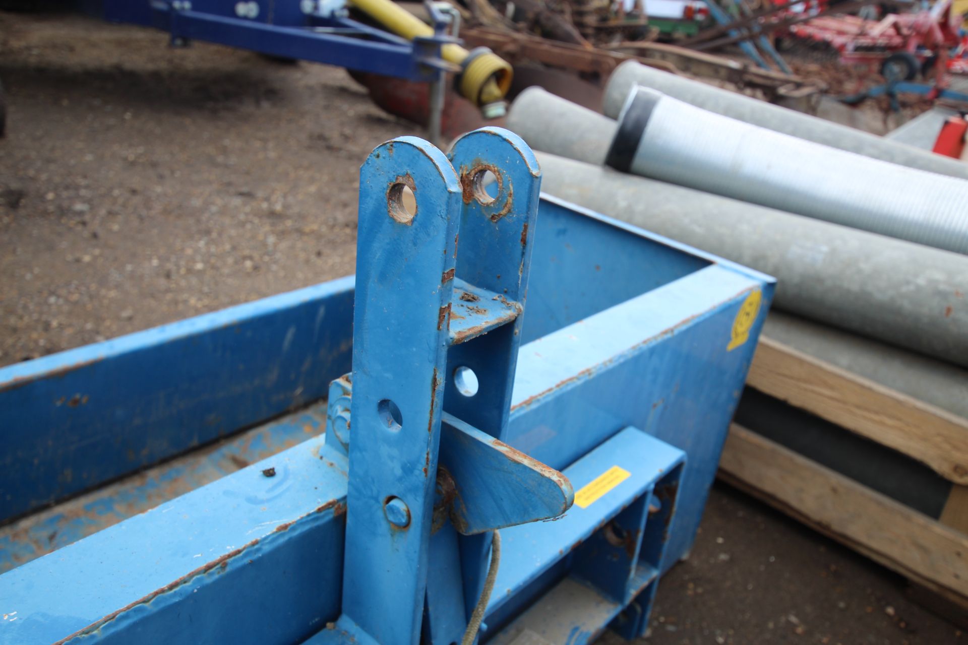 Fleming TB5 tipping transport box. - Image 4 of 10