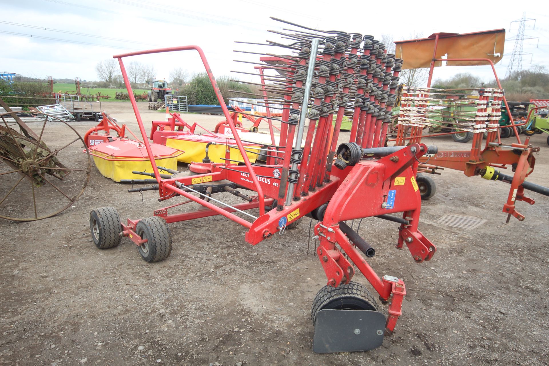 Lely Hibiscus 458S single rotor rake. Serial number 0003127837. V