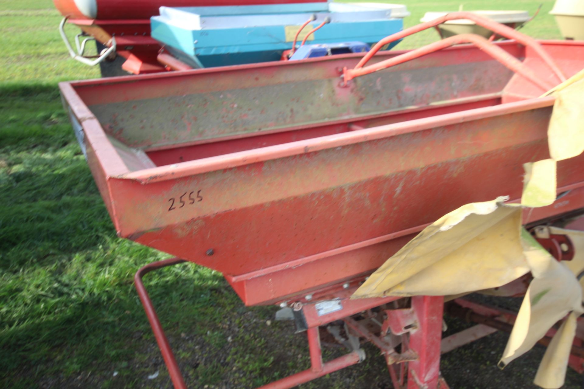 Lely Superbowl 24 twin disc fertiliser spreader. V - Image 11 of 12