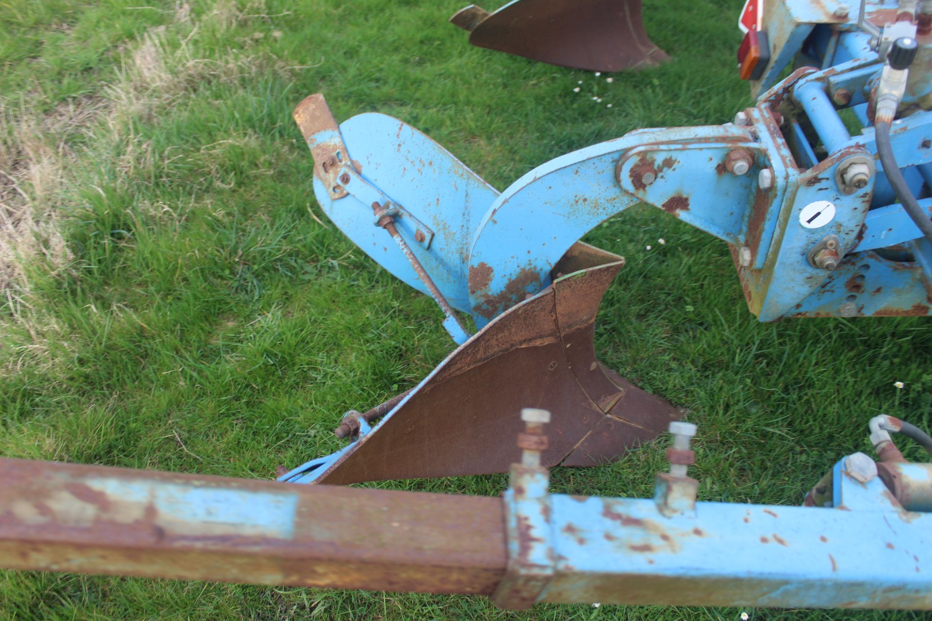 Standen hydraulic folding four row bed former. Serial number 298. 2011. With bout marker brackets - Image 27 of 36