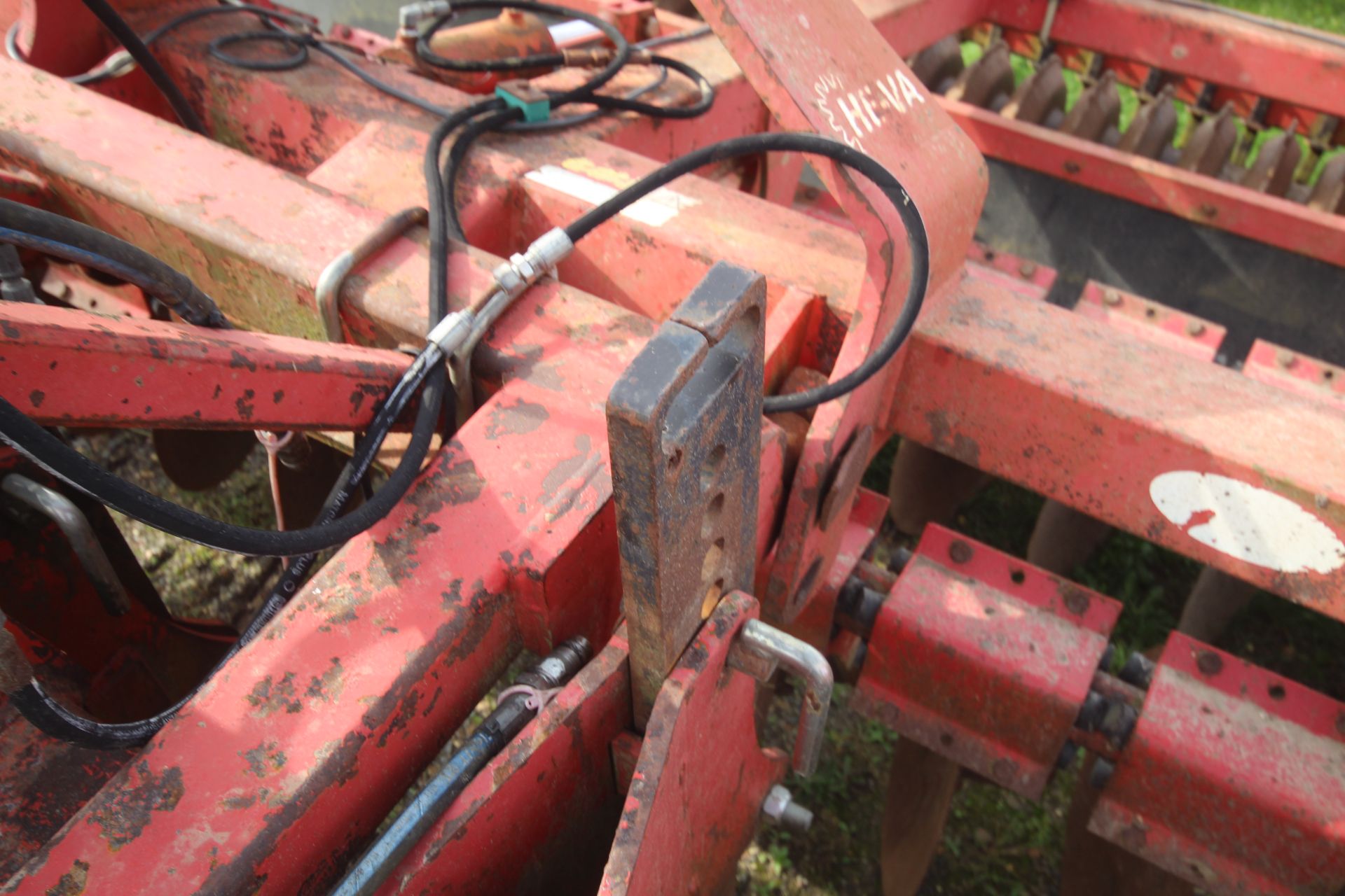 HeVa 3.5m Combi-Lift 7 lege subsoiler. Coupled to HeVa Disc Roller. Comprising two rows of discs and - Bild 5 aus 31