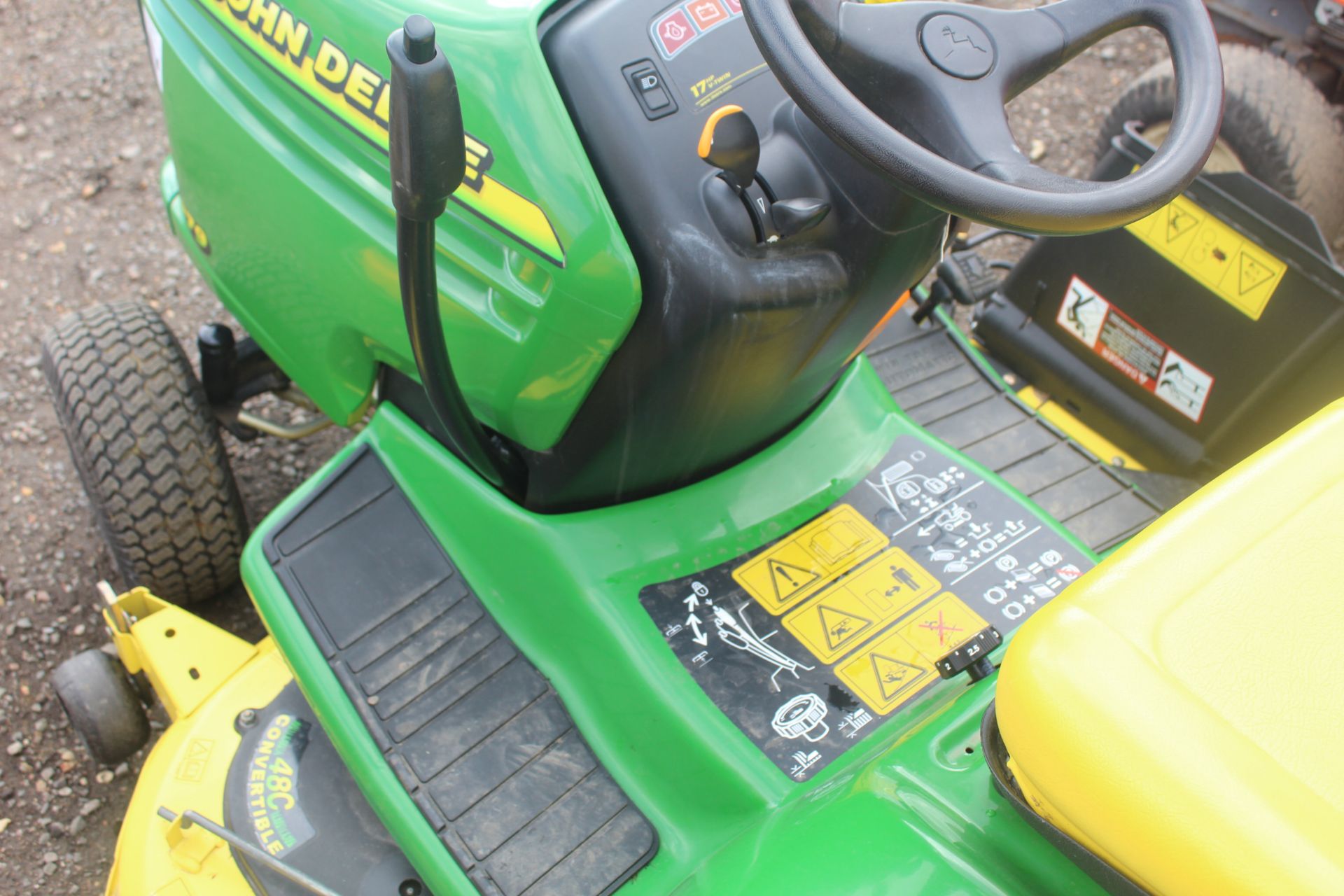 John Deere LX279 lawn mower with collector. Owned from new. Key held. - Image 18 of 30