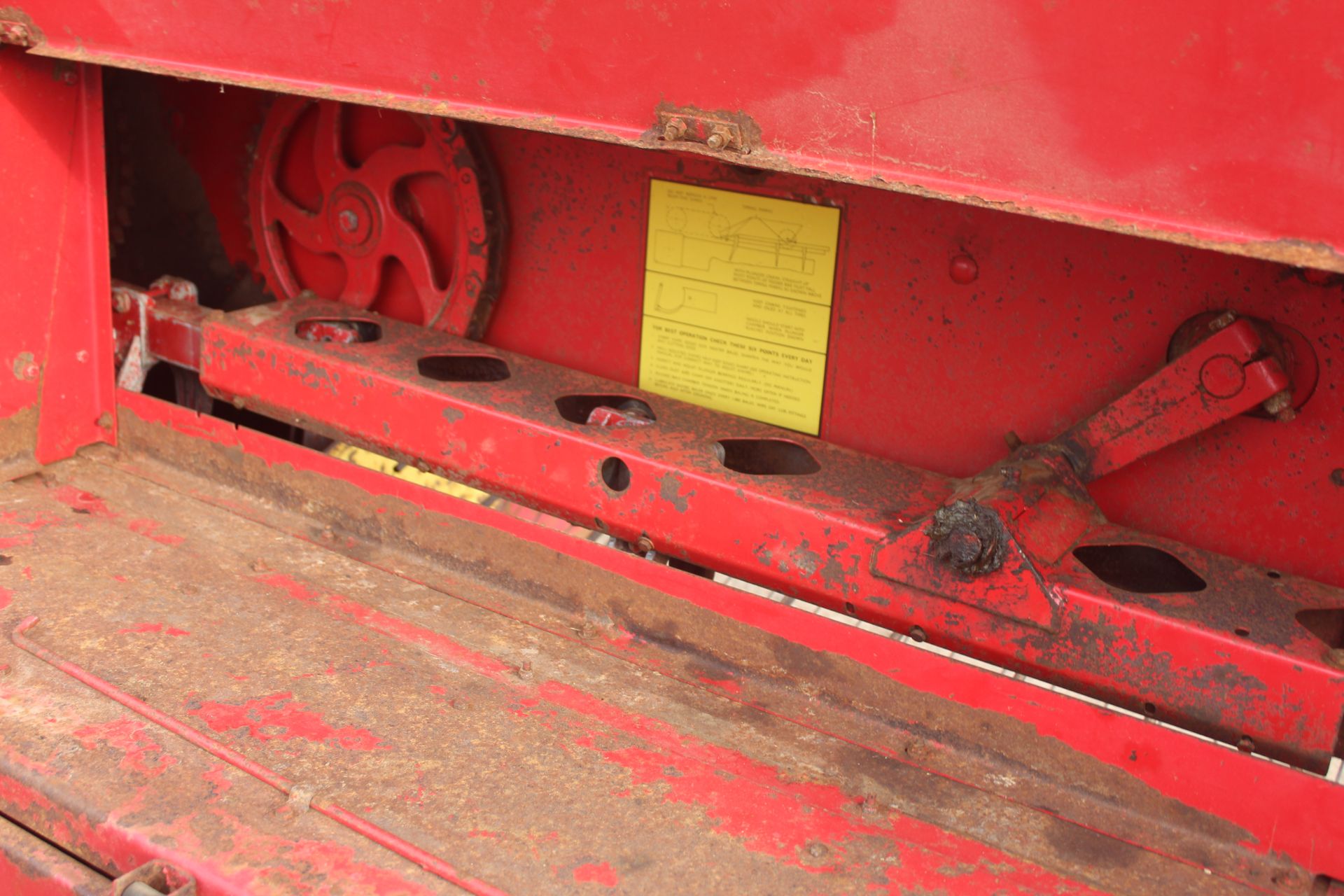 New Holland 376 conventional baler. From a Local Deceased Estate. Manual held. - Image 13 of 22