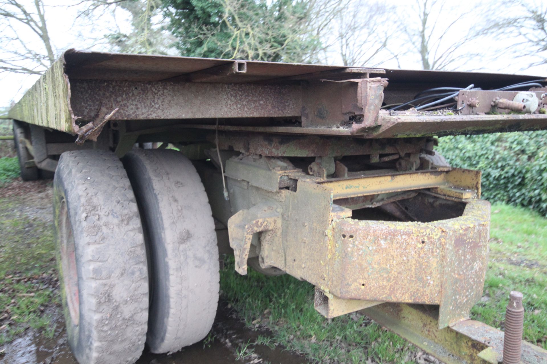 40ft twin axle straw trailer. With dolly and metal floor. V - Image 41 of 42