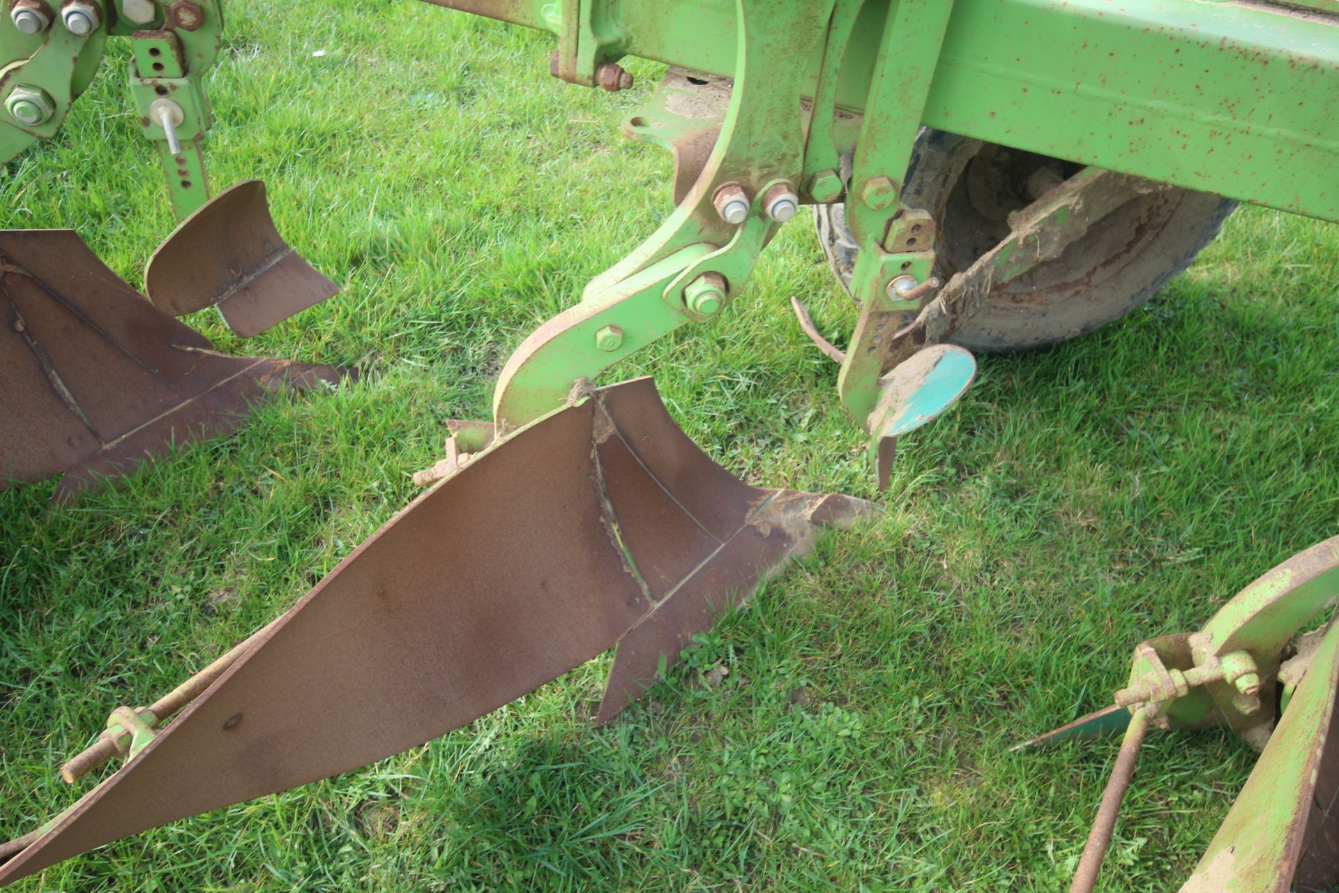 Dowdeswell 140 MA 5+1F reversible plough. With hydraulic press arm. Refurbished by Agri-Hire 2019. - Image 15 of 25