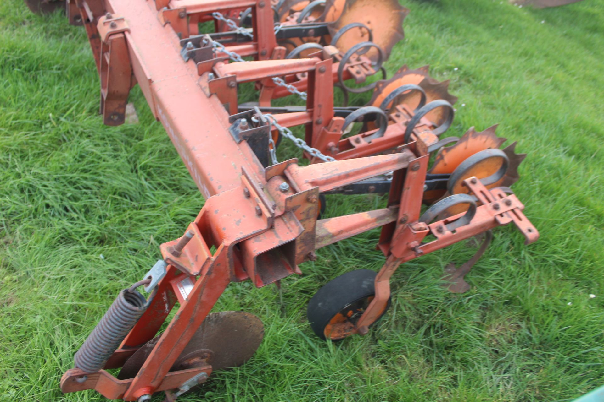 Kongskilde 6 row beet hoe. V - Image 4 of 13