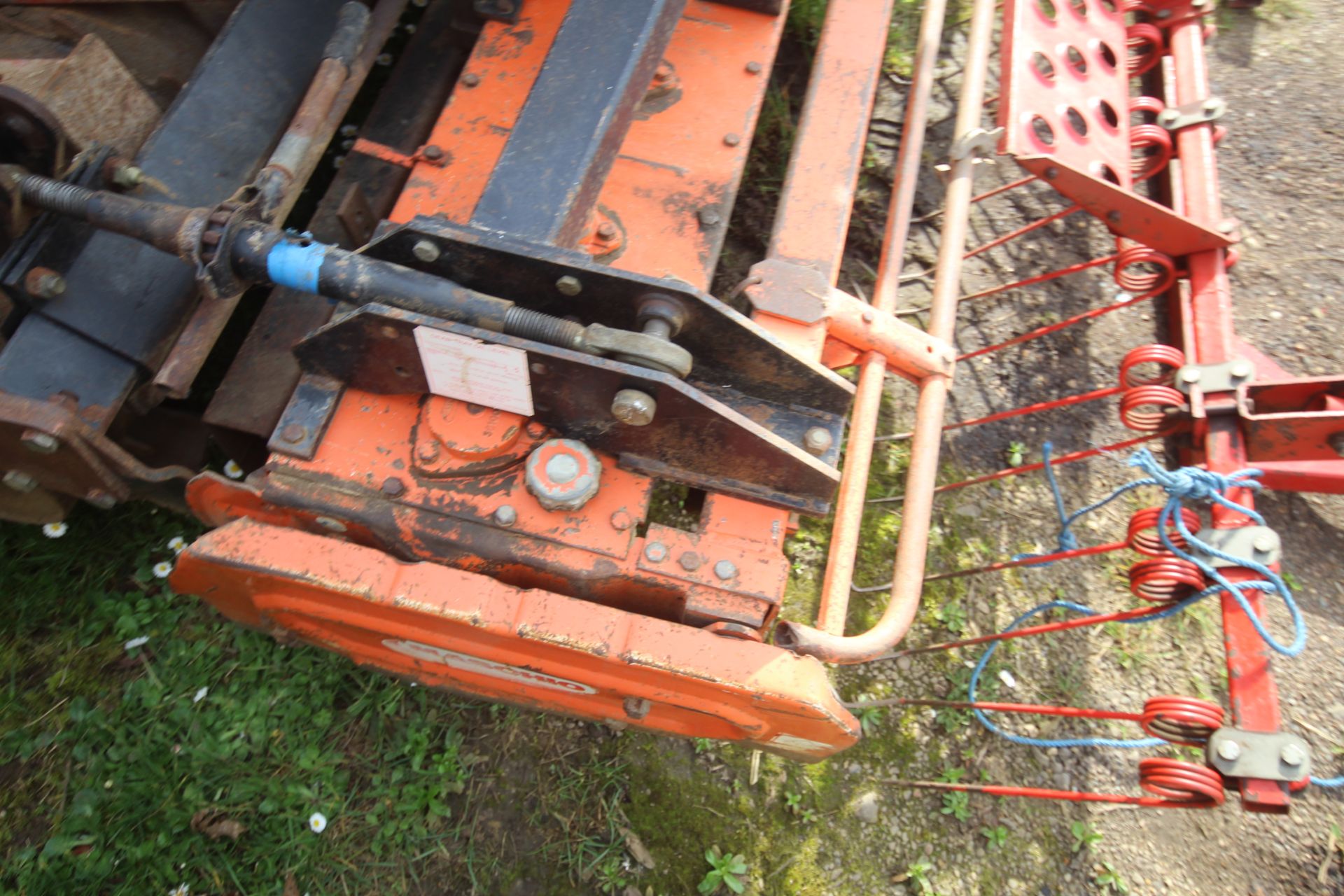 Maschio 4m power harrow. With packer. Piggybacked with Vicon LZ505 Suffolk coulter drill. 1995. With - Image 16 of 52