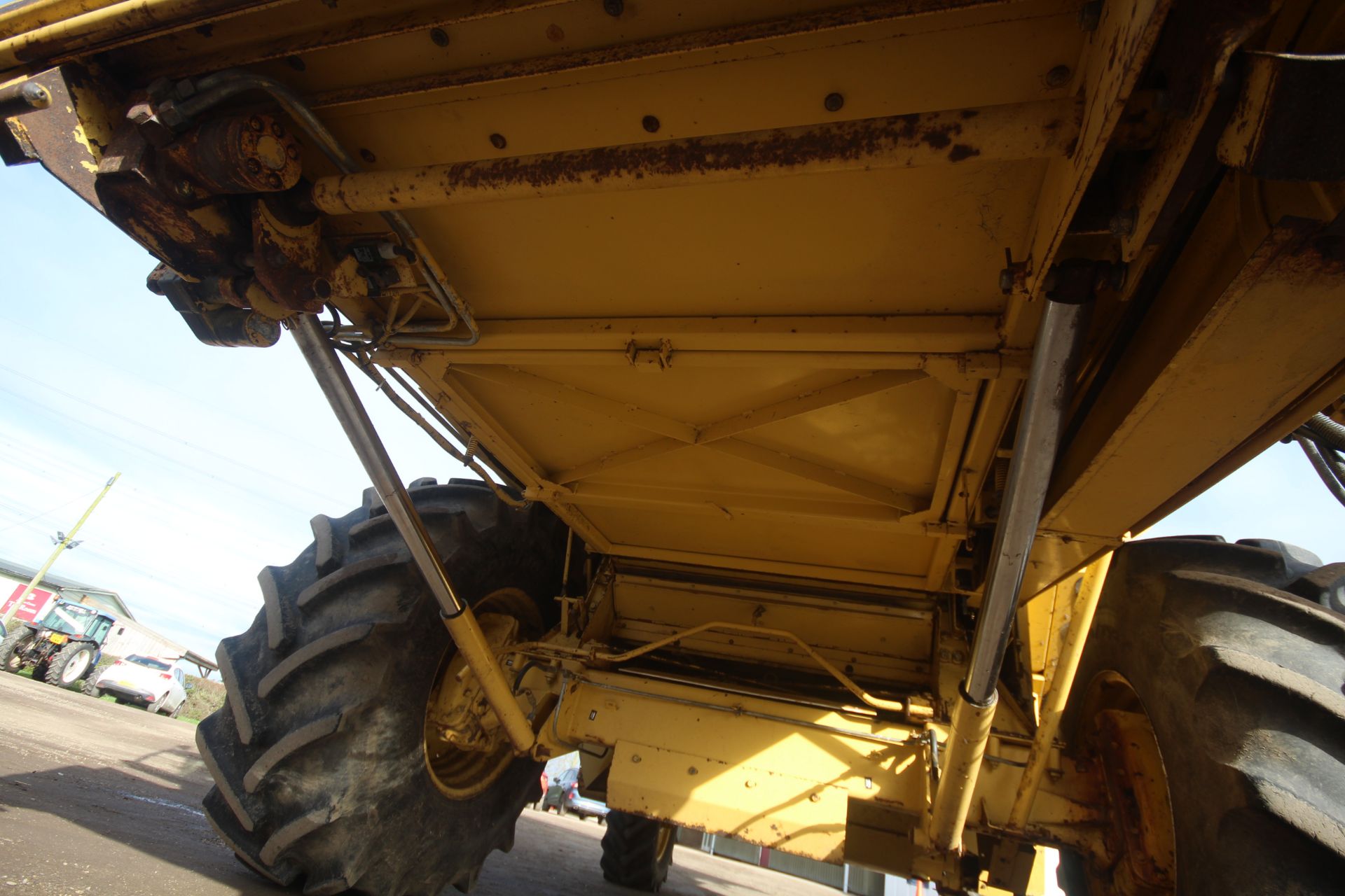 New Holland TX65 5 straw walker combine harvester. Registration N887 SKS. Date of first registration - Image 15 of 163