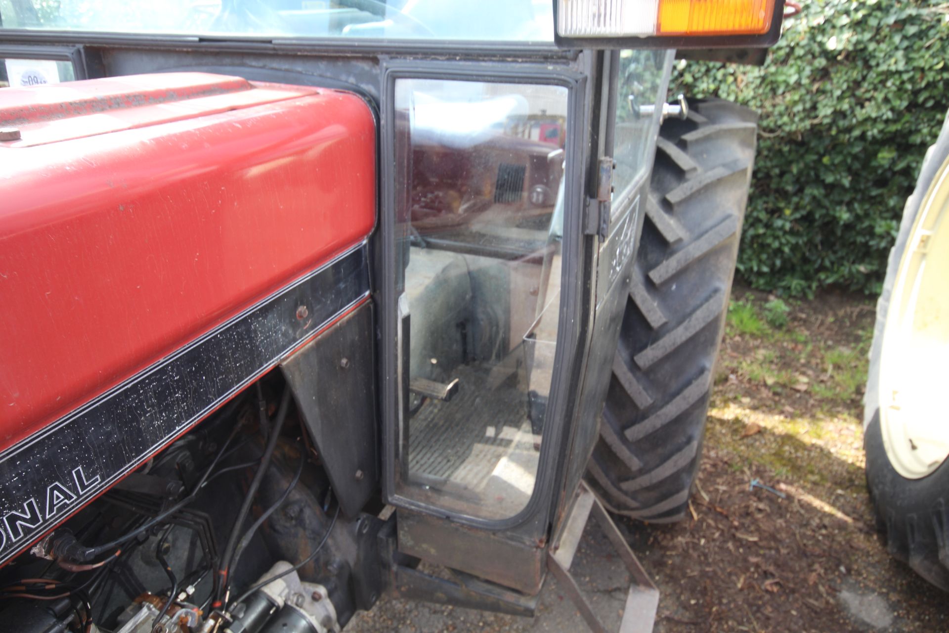 Case International 485 2WD tractor. Registration D404 APV. Date of first registration 27/10/1986. - Image 13 of 57