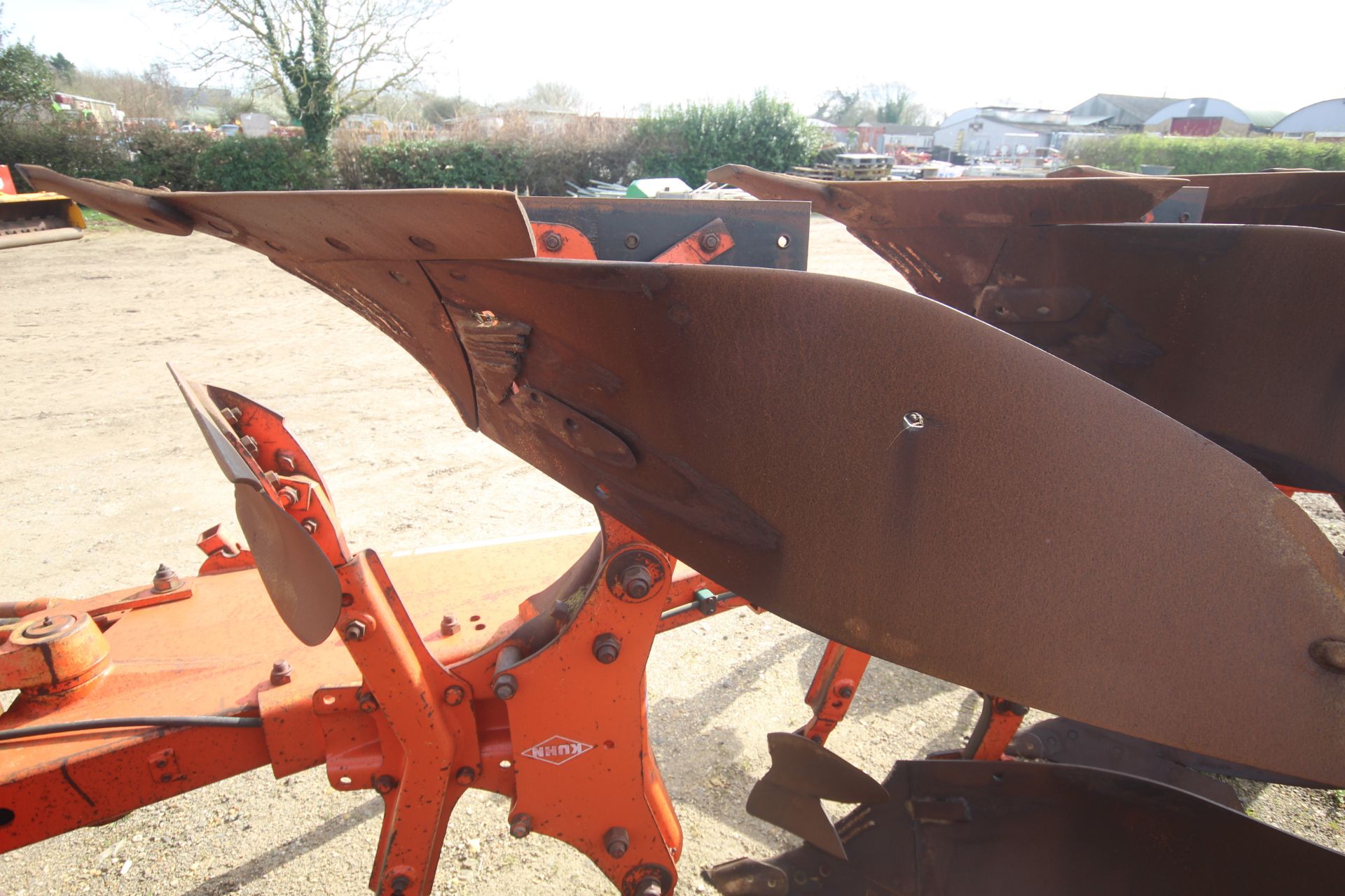 Kuhn Multimaster 121 4+1F reversible plough. Type M121 5ET. Serial number H1985. May 2002. Manual - Image 10 of 26