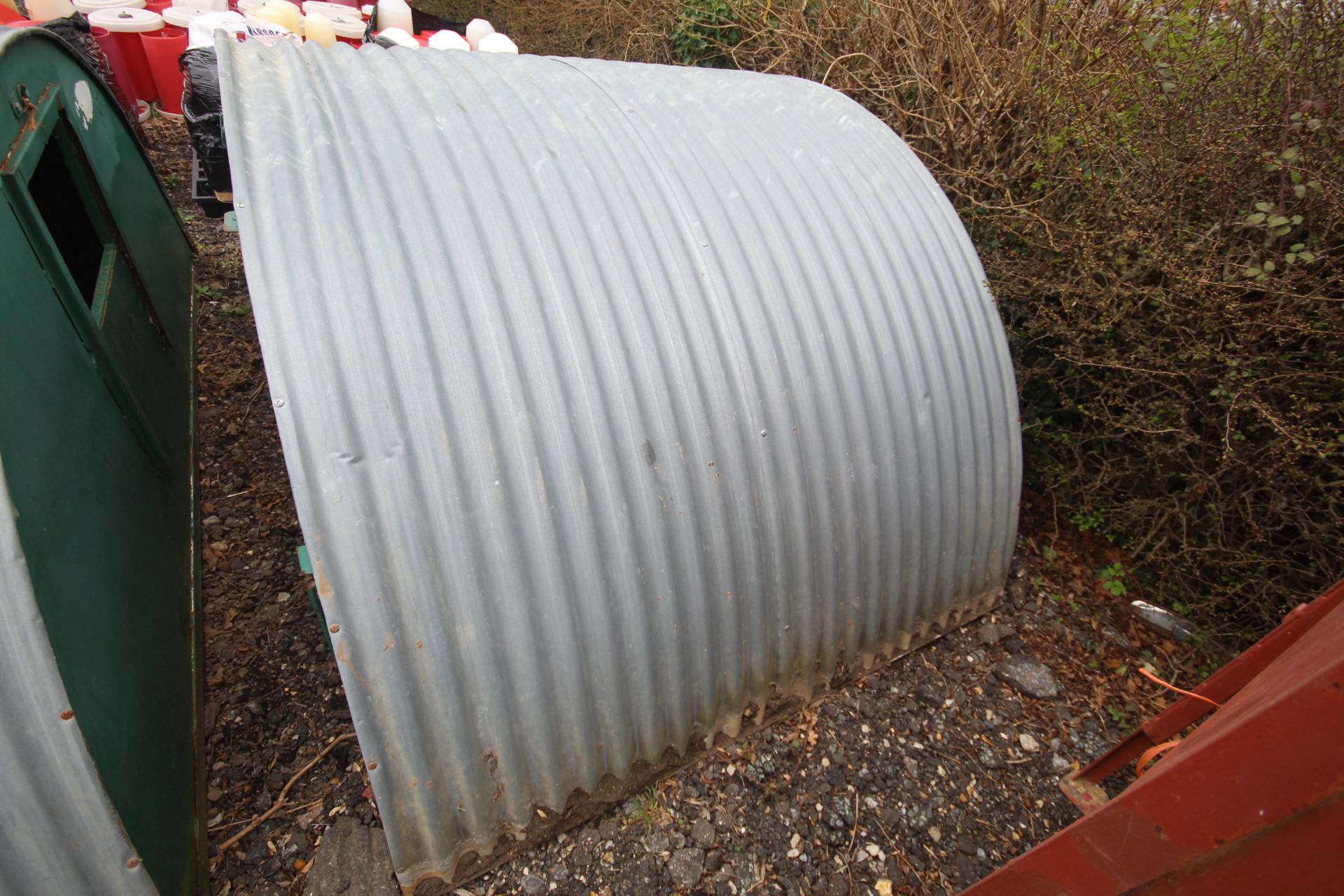 Small insulated pig ark. - Image 5 of 5