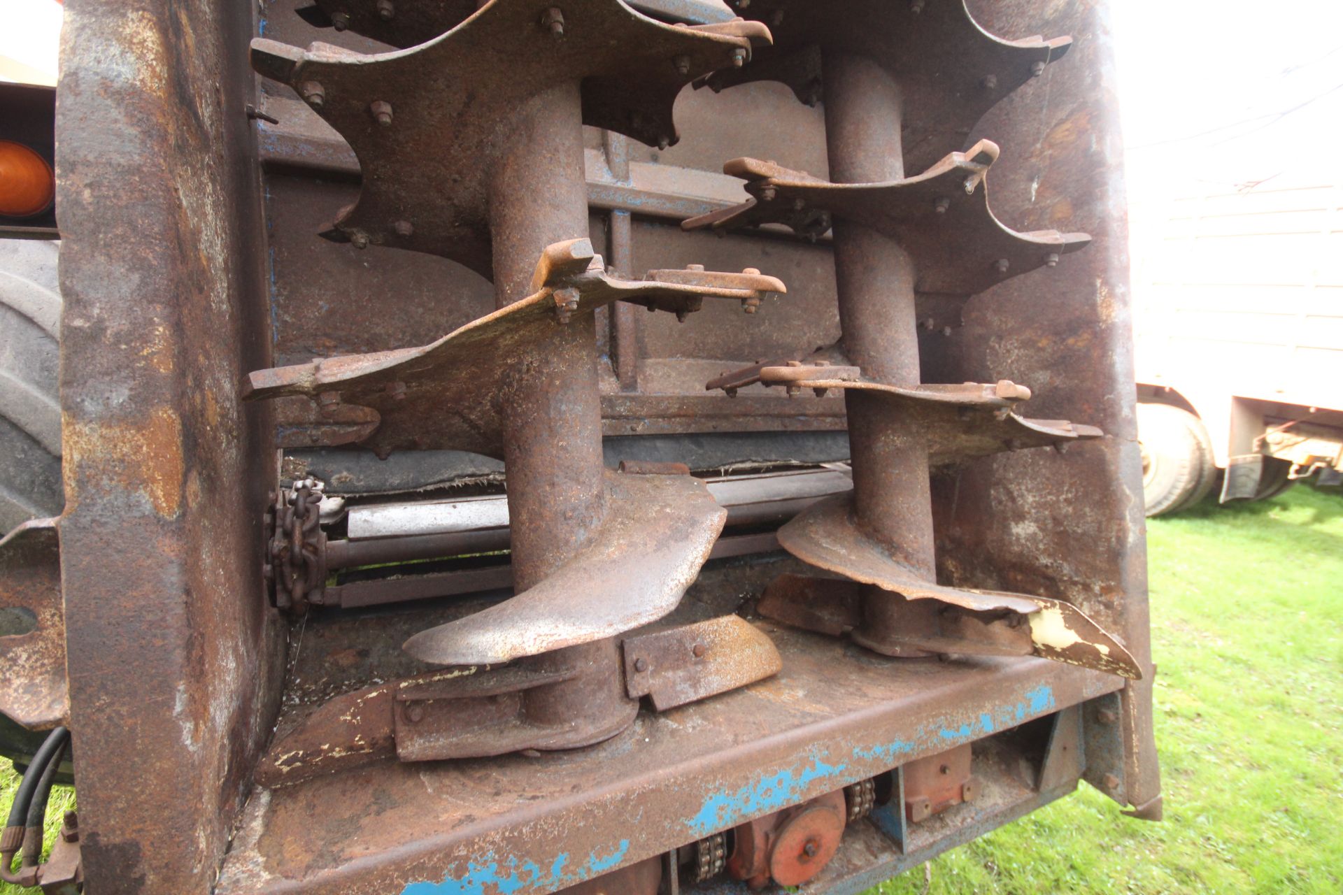 Bunning 12T single axle muck spreader. With twin vertical beaters, slurry door and removable - Image 24 of 31