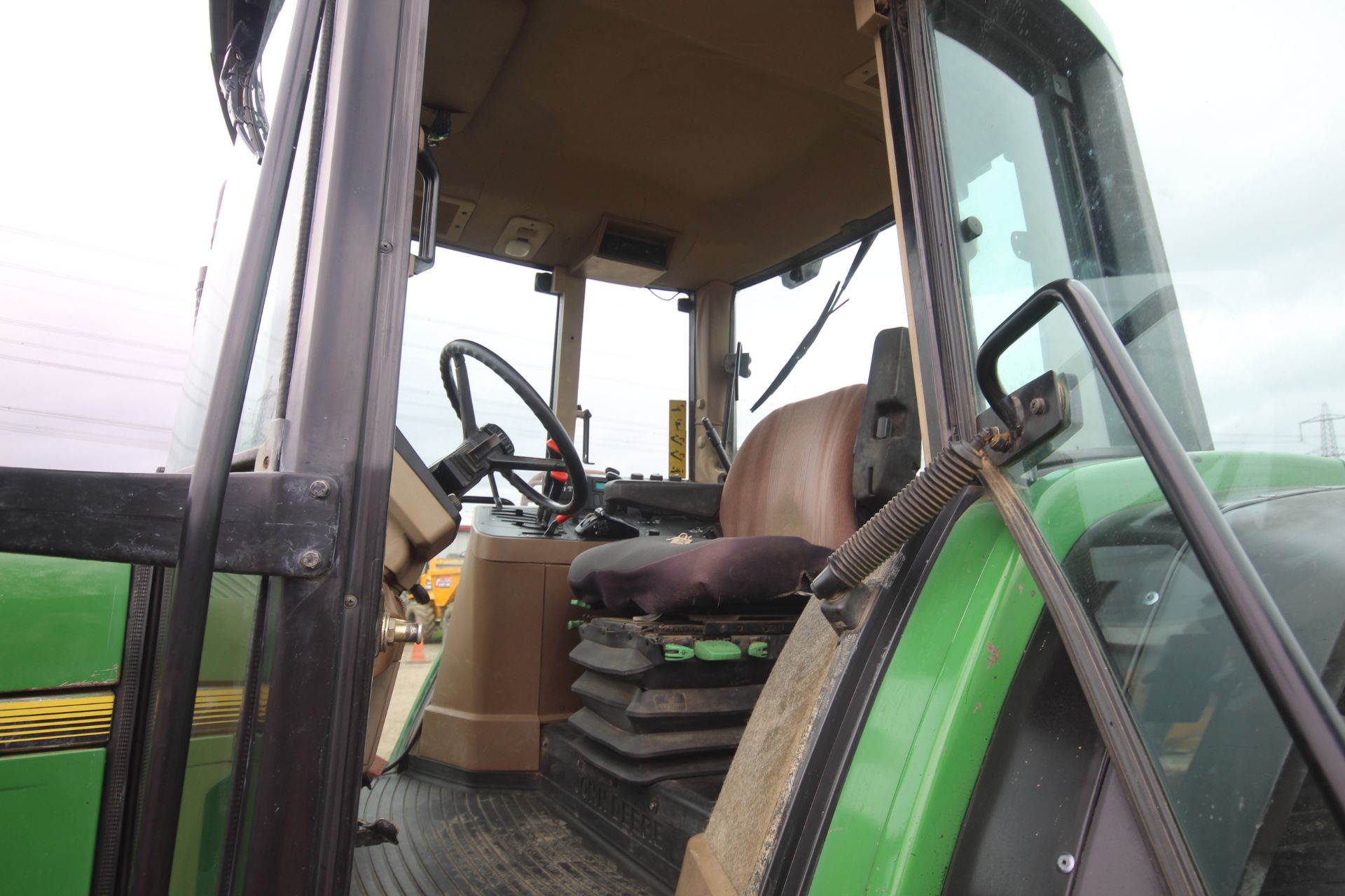 John Deere 6900 4WD tractor. Registration R952 LEL. Date of first registration 01/08/1997. 11,230 - Image 58 of 76