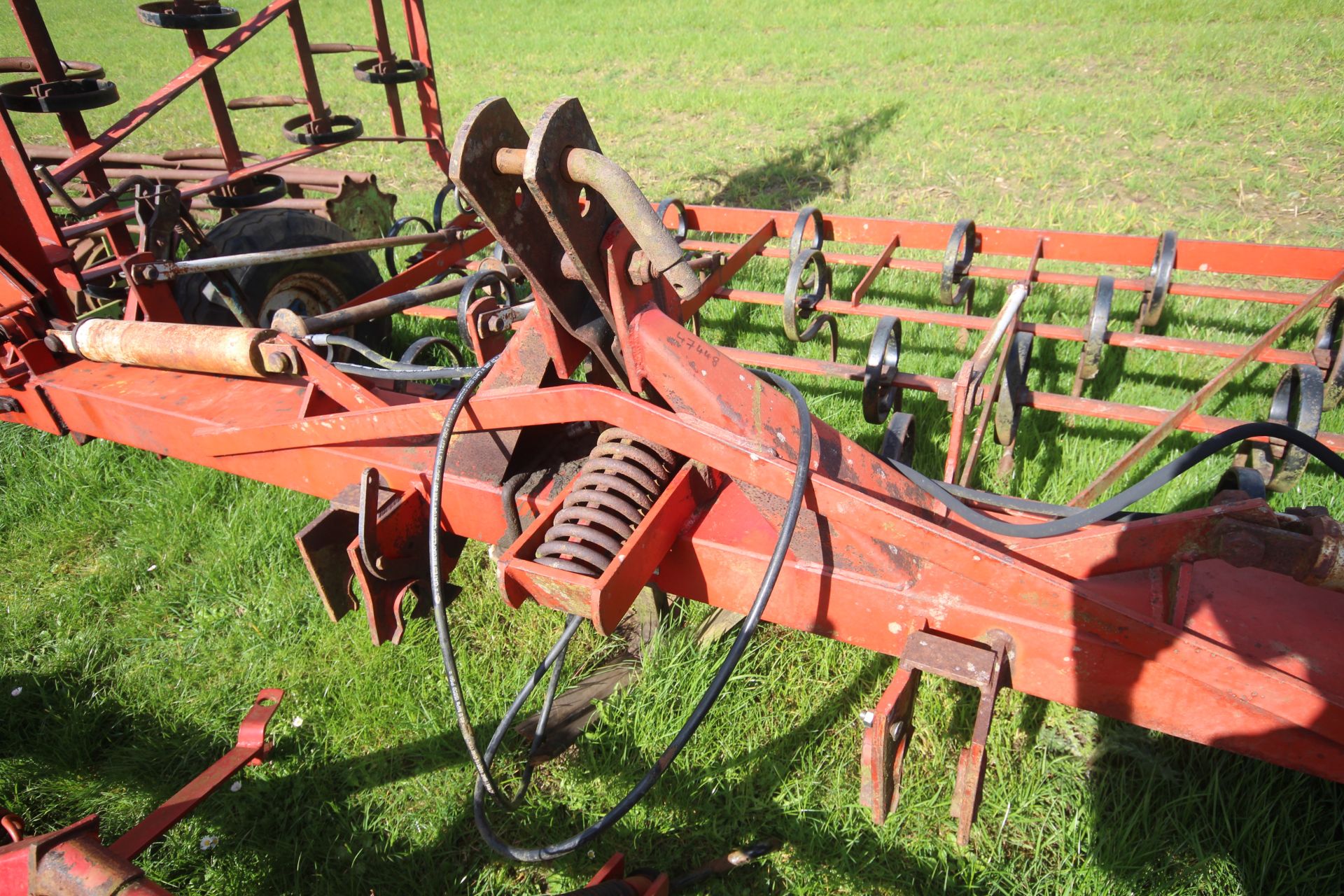 Large set of hydraulic folding spring tines. Owned from new. From a local Deceased estate. - Bild 5 aus 17