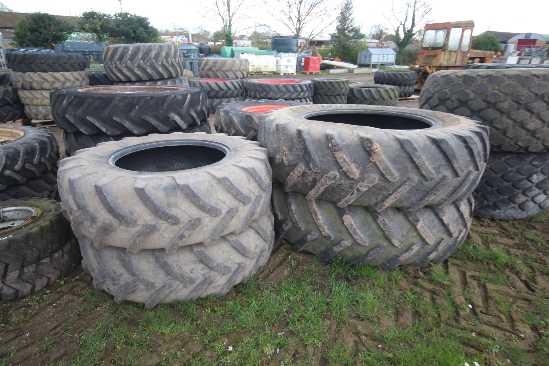 Set of tyres. Comprising 520/85R42 rears and 16.9R