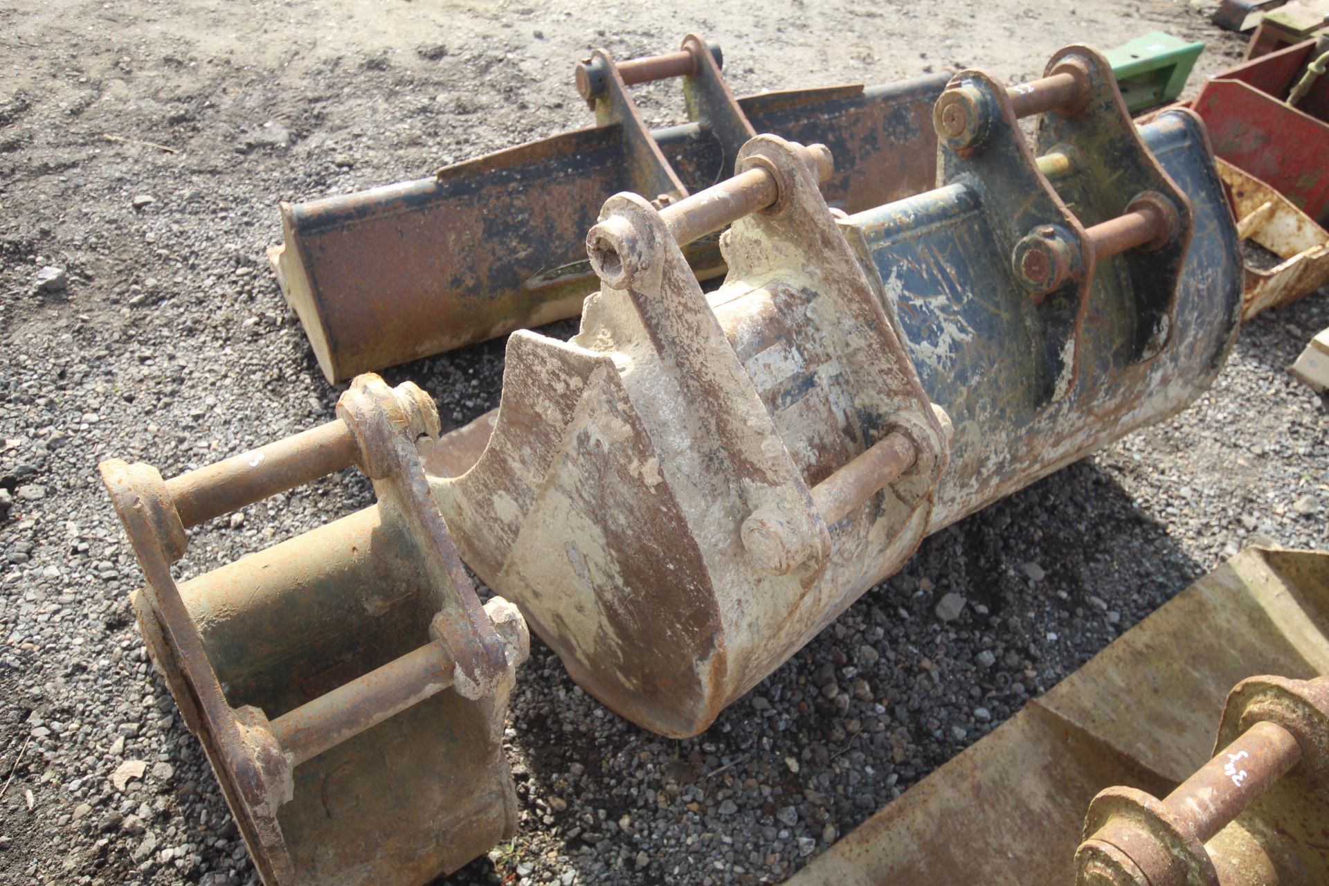 4x excavator buckets. To include 29.5in, 16in, 11in and 5ft grading. For sale on behalf of the - Image 7 of 7