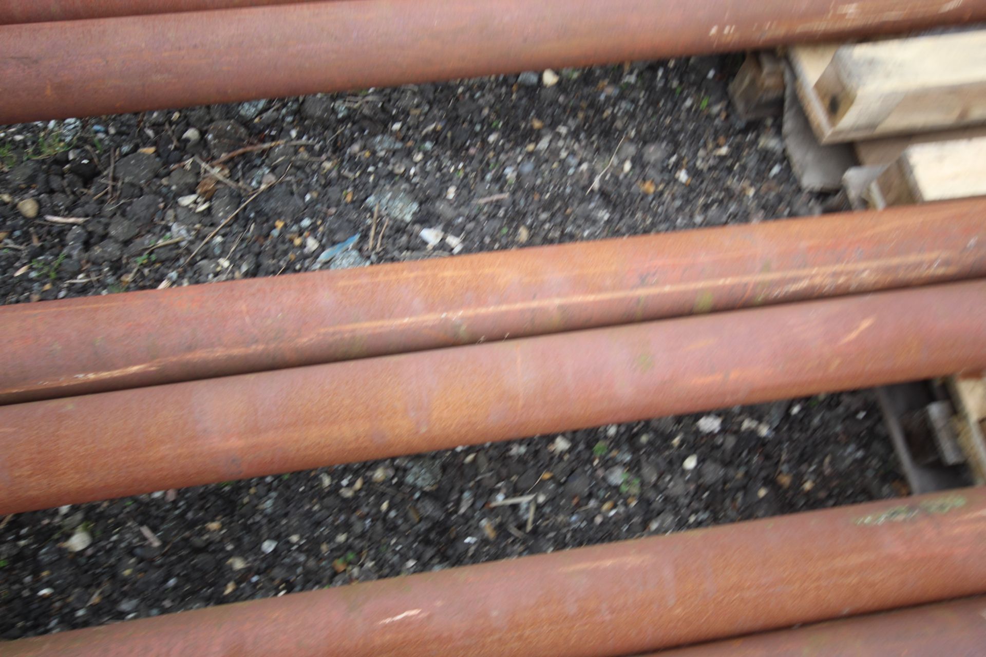 2x lengths of heavy duty steel tube. - Image 3 of 7