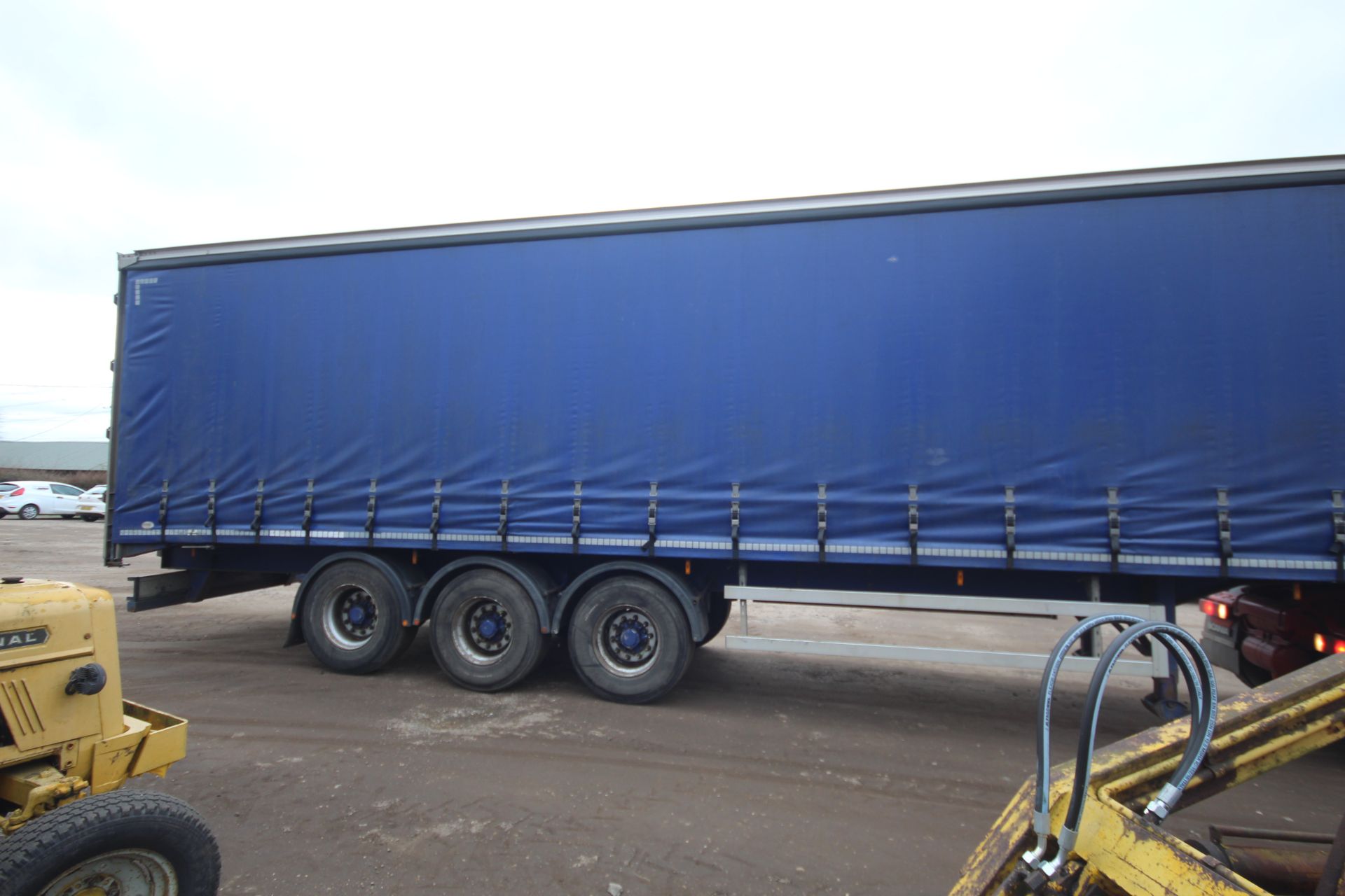 **CATALOGUE CHANGE** Montracon 39T 13.7m tri-axle curtain-side trailer. Registration C224538. Date - Image 6 of 74