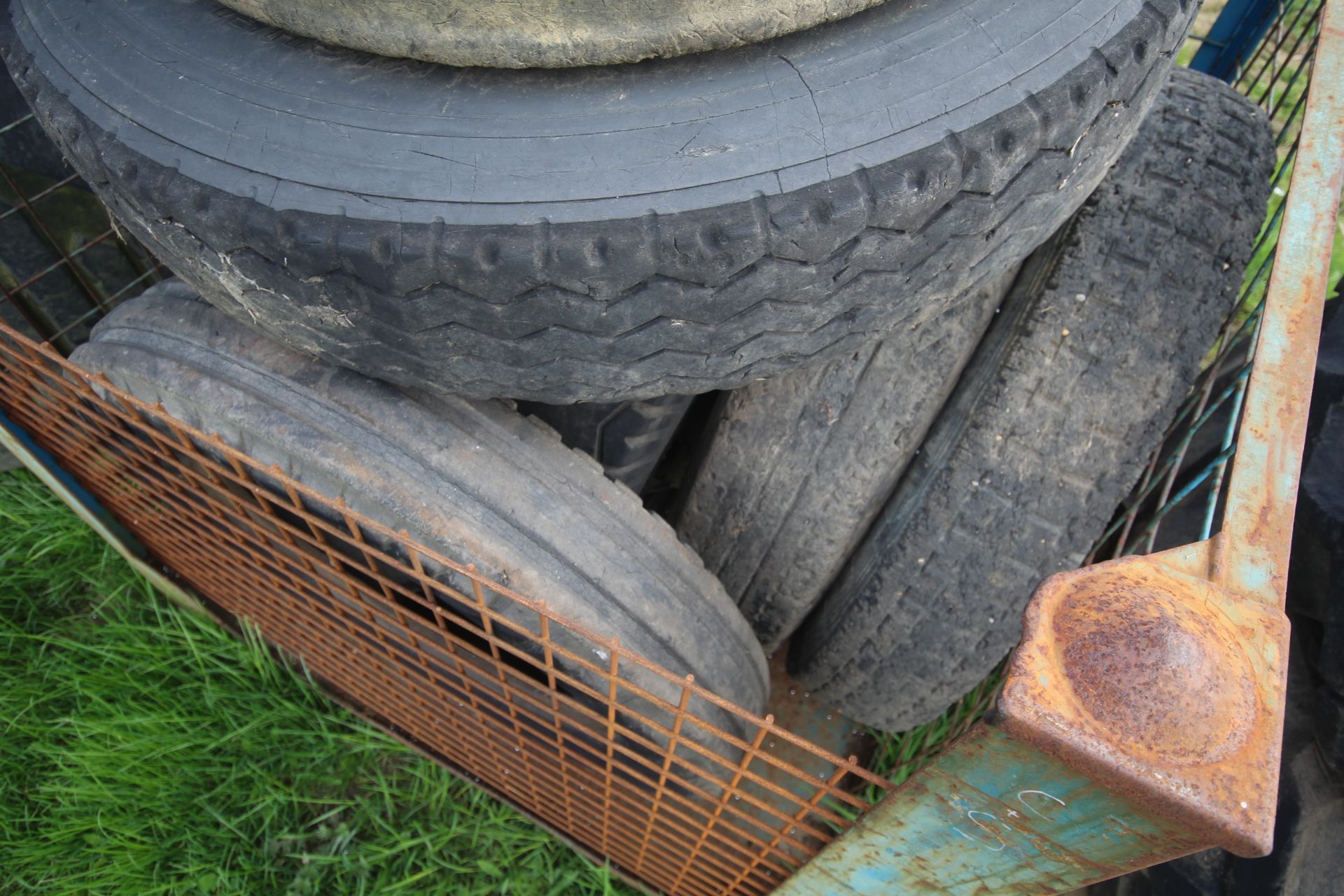 Various wheels and tyres. (4) - Image 4 of 5