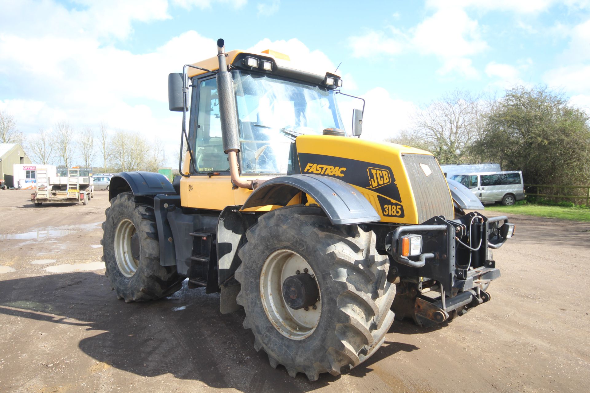 JCB Fastrac 3185 Autoshift 4WD tractor. Registration X642 AHT. Date of first registration 04/09/ - Image 7 of 71