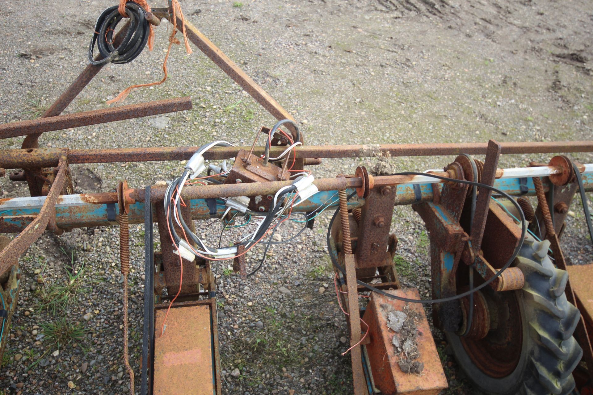 Six row beet drill. For spares/ reapir. V - Bild 8 aus 12