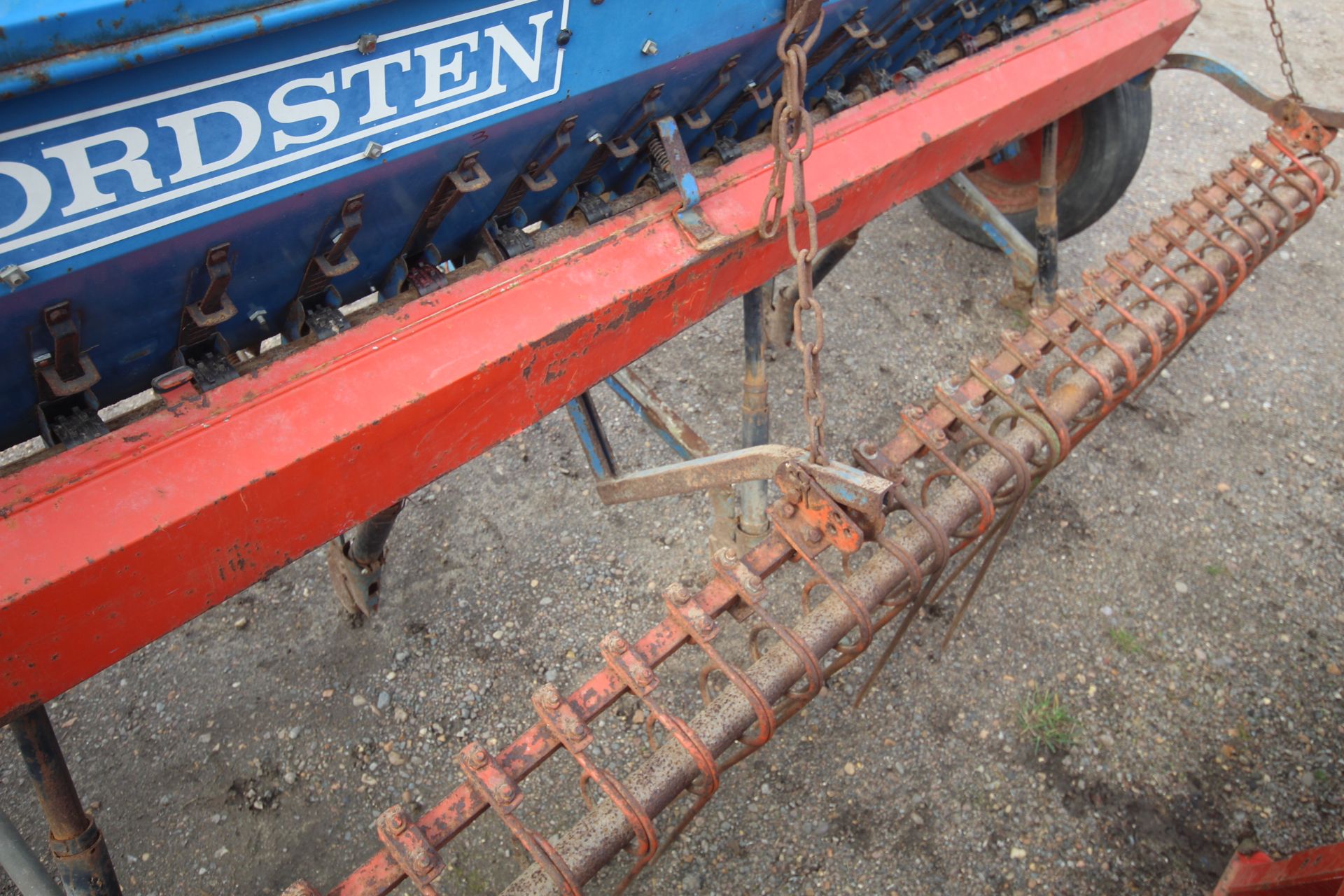 Nordsten 3m spring tine drill. Previously used for maize. Manual held. V - Image 13 of 56