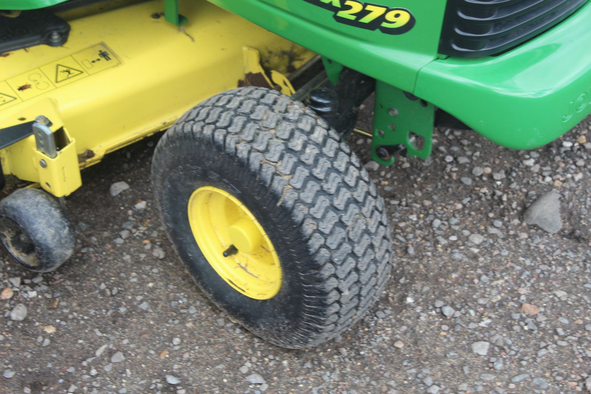 John Deere LX279 lawn mower with collector. Owned from new. Key held. - Image 9 of 30