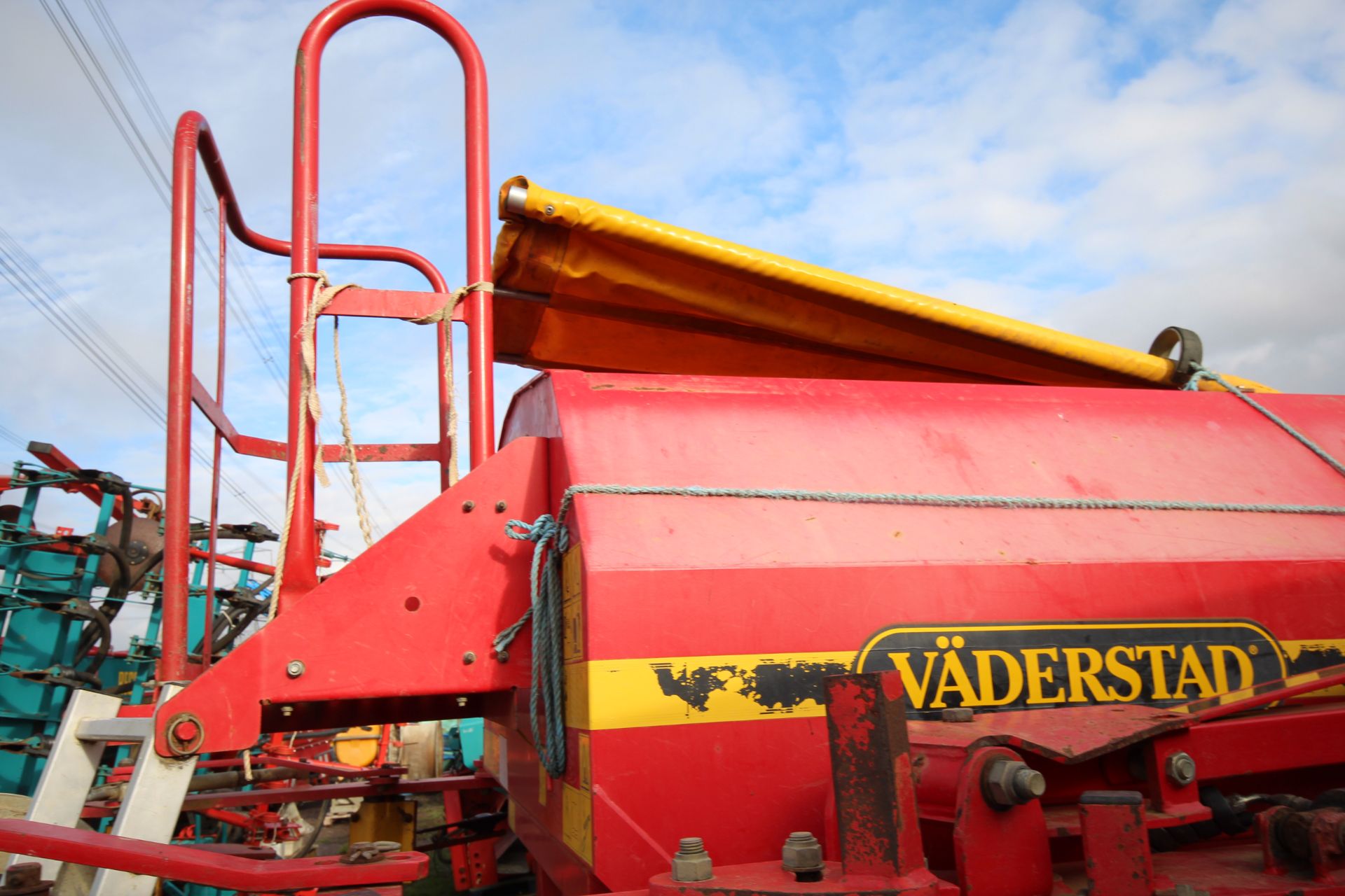 Vaderstad Rapid 400F 4m System Disc drill. With smooth tyre packer, front packer and spares. Control - Image 16 of 56