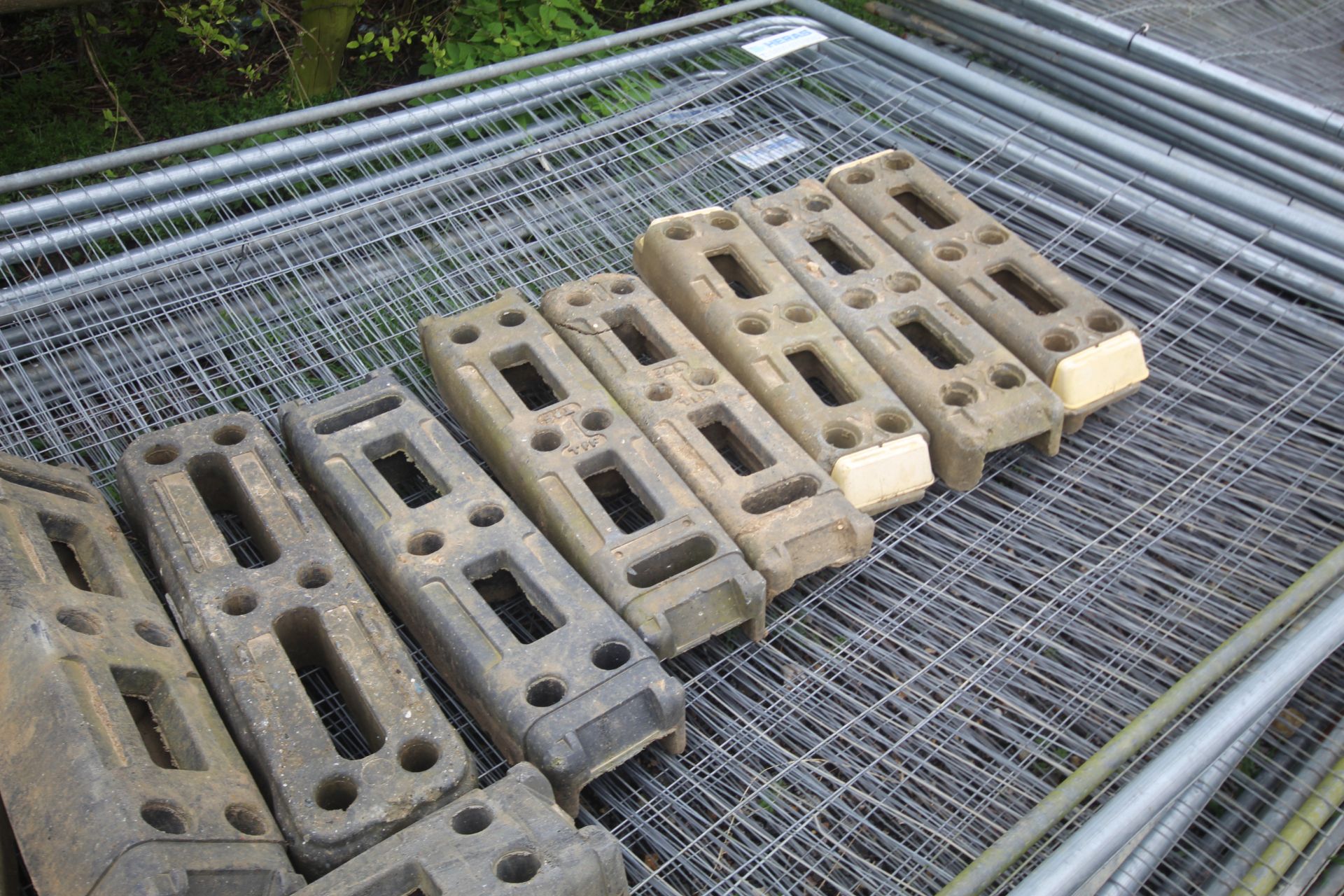 Quantity of Heras fence panels, clips and feet. - Image 5 of 8